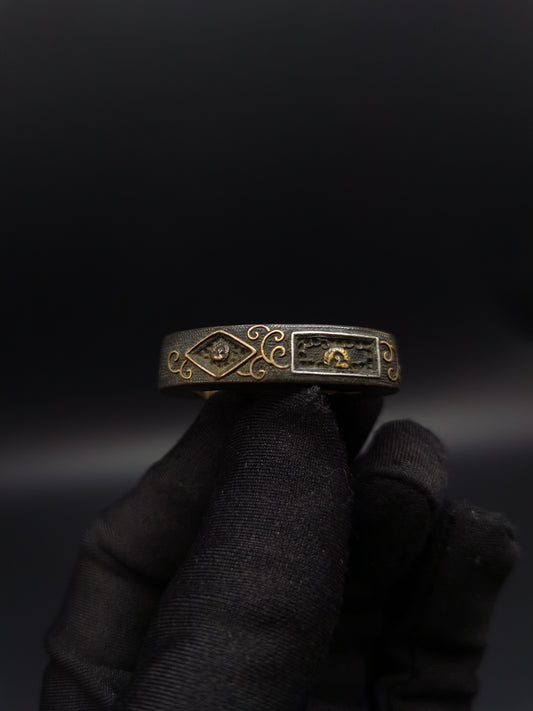 Japanese Karakusa Scroll and Brocade Window Pattern Single Fuchi for Katana Wakziashi Edo Period Antique F111