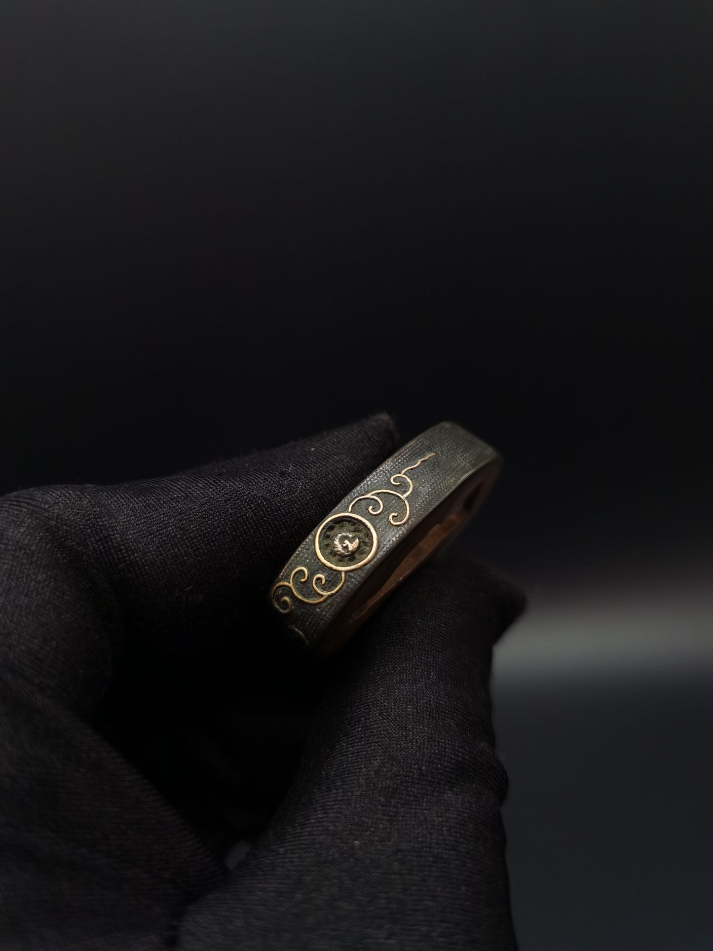 Japanese Karakusa Scroll and Brocade Window Pattern Single Fuchi for Katana Wakziashi Edo Period Antique F111
