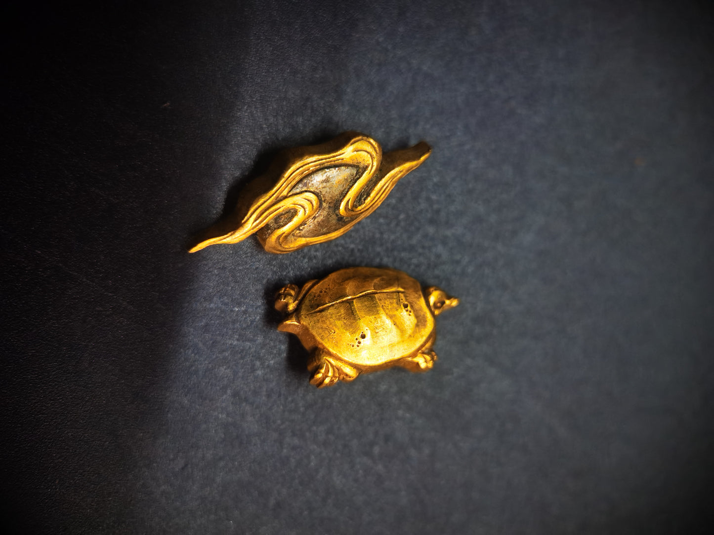 Japanese Cloud Turtle Menuki for Tanto Edo Period Antique C052