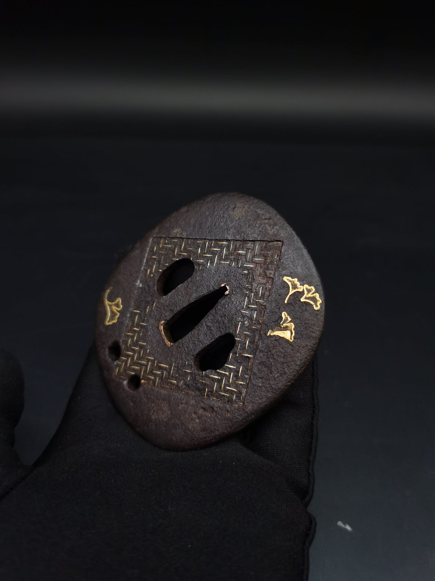 Japanese Seat pattern ginkgo leaf Tsuba for Katana and Wakziashi Edo Period Antique A226