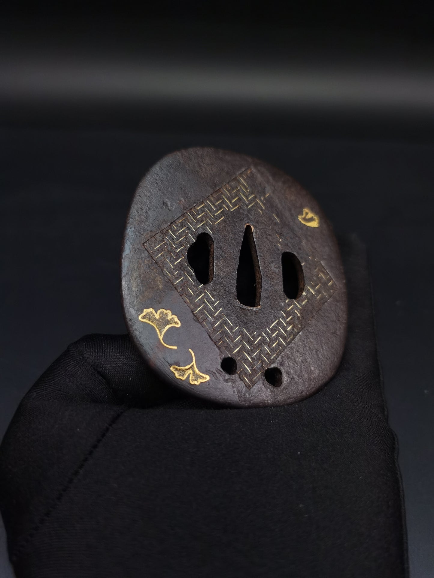 Japanese Seat pattern ginkgo leaf Tsuba for Katana and Wakziashi Edo Period Antique A226