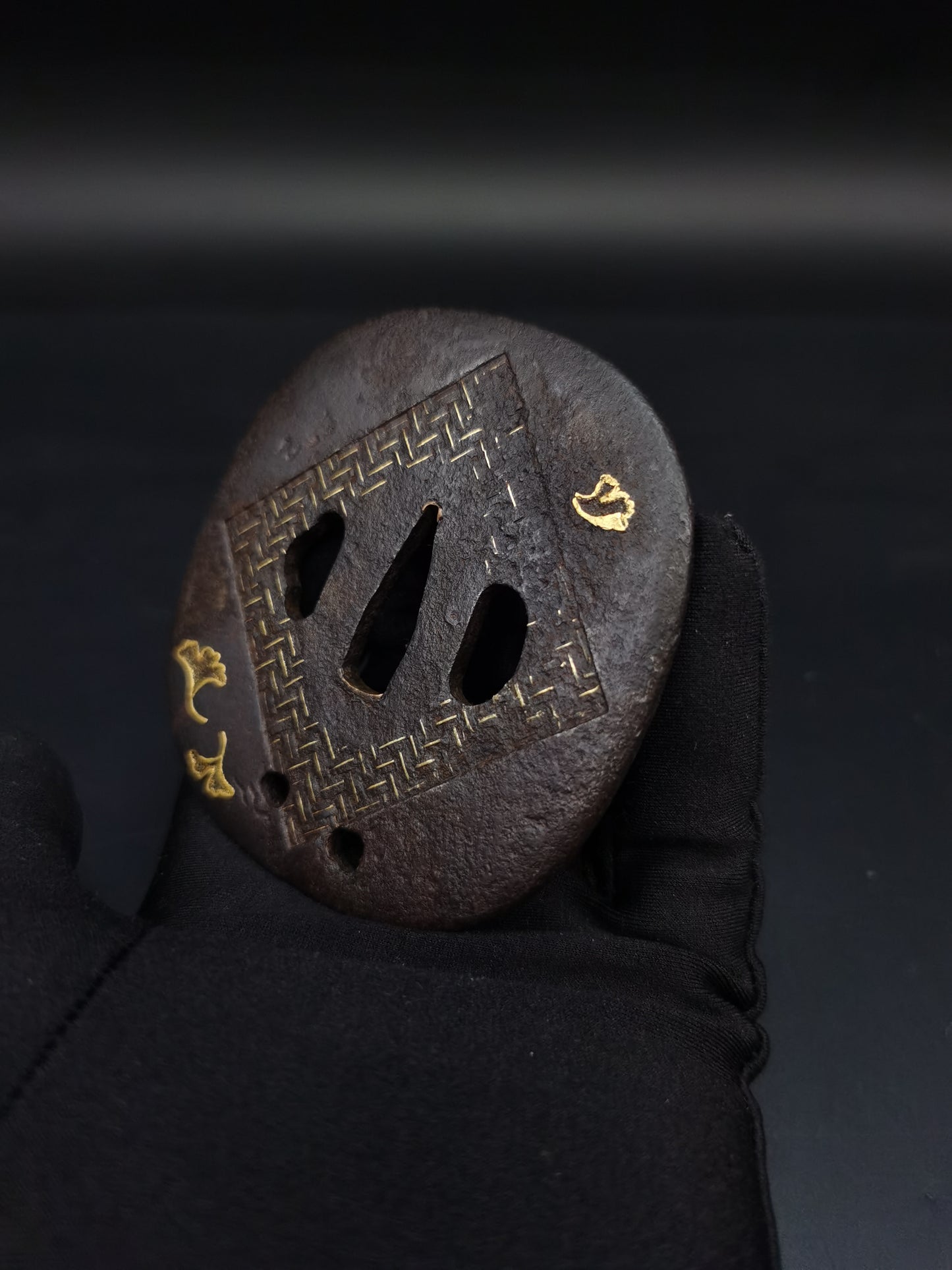 Japanese Seat pattern ginkgo leaf Tsuba for Katana and Wakziashi Edo Period Antique A226