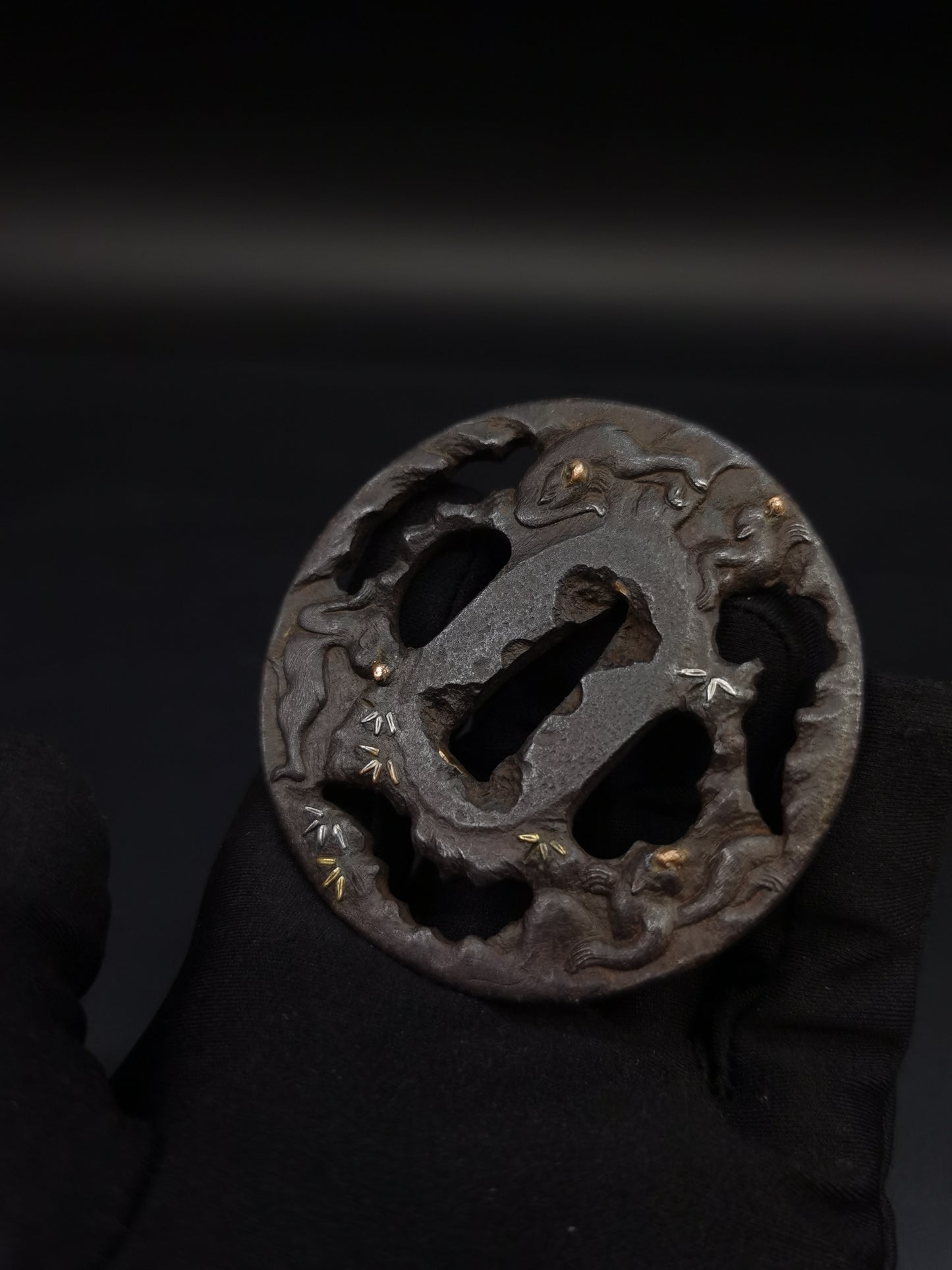 Japanese Ape group Sukashibori Tsuba for Wakziashi Edo Period Antique A230
