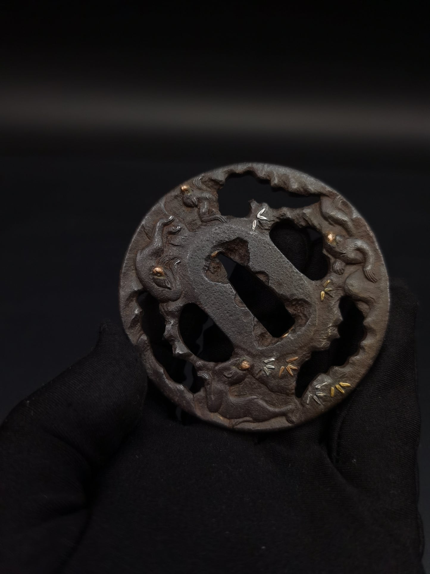 Japanese Ape group Sukashibori Tsuba for Wakziashi Edo Period Antique A230