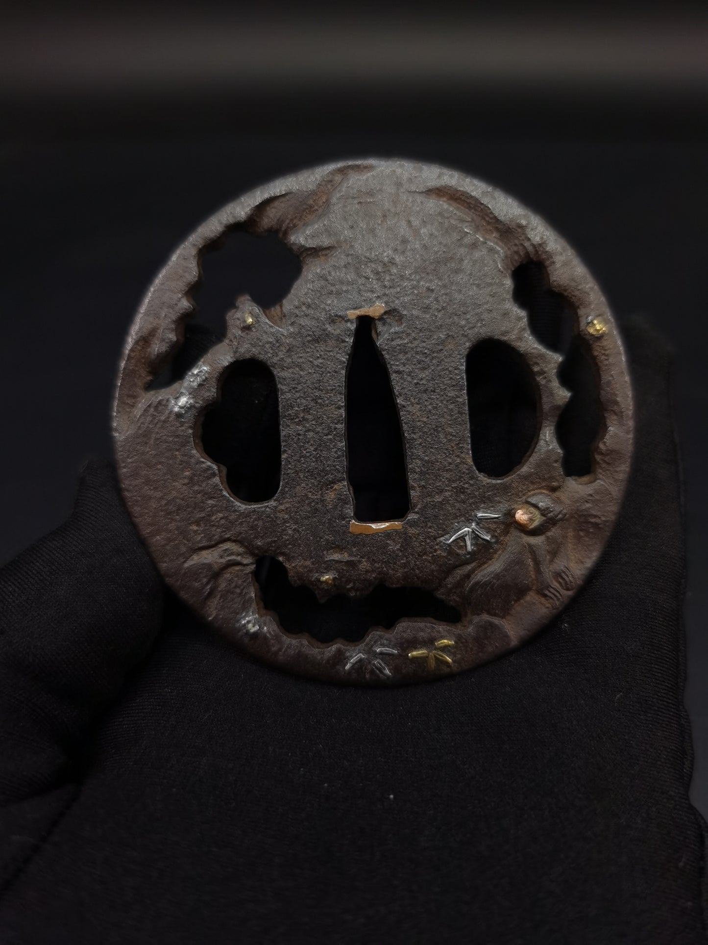 Japanese Ape group Sukashibori Tsuba for Wakziashi Edo Period Antique A230