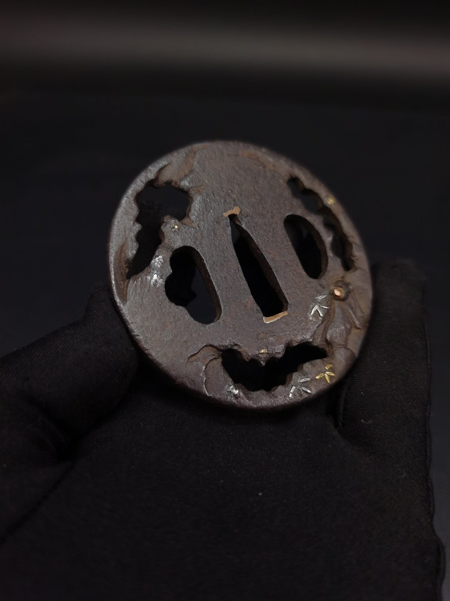 Japanese Ape group Sukashibori Tsuba for Wakziashi Edo Period Antique A230