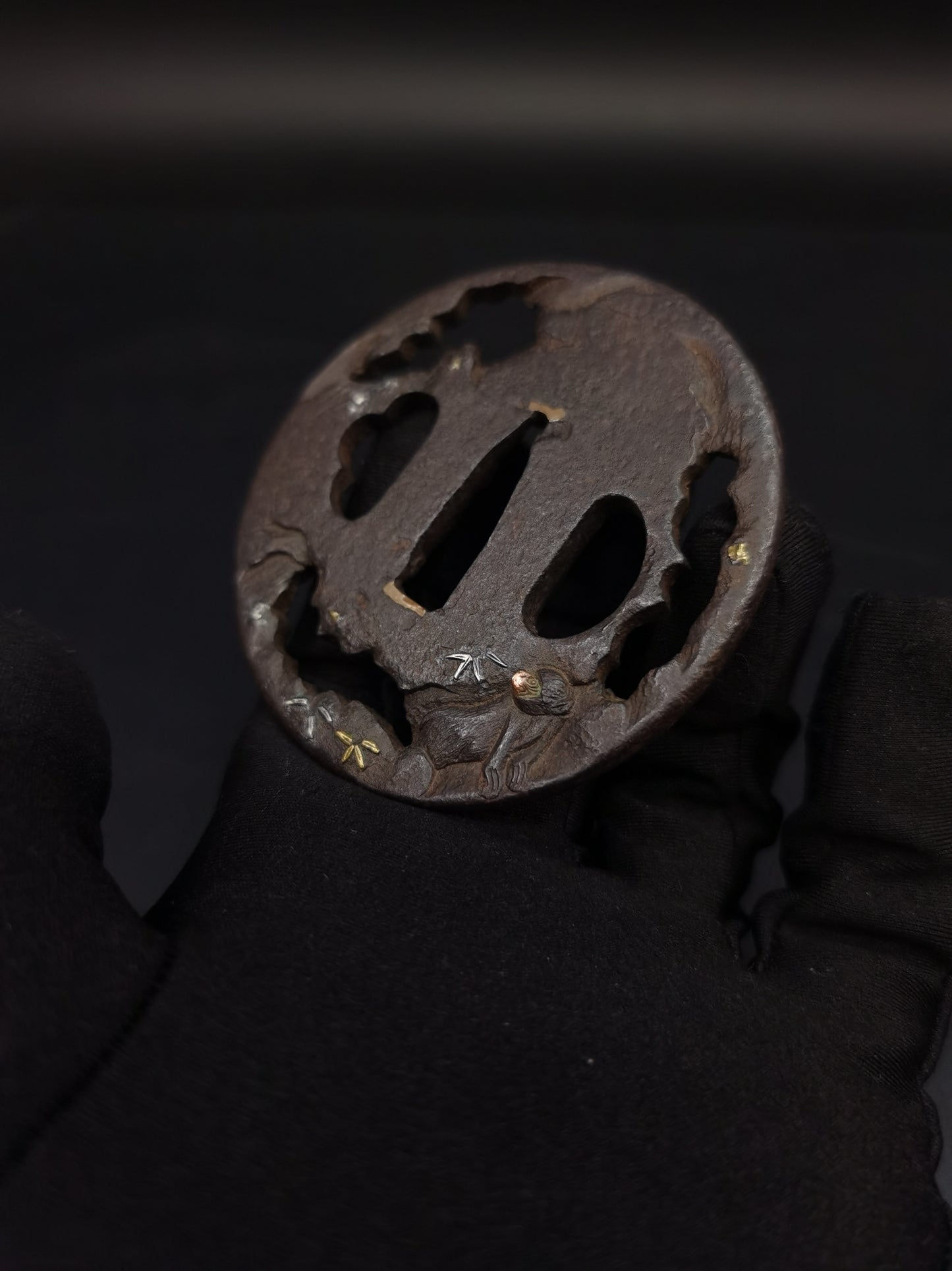 Japanese Ape group Sukashibori Tsuba for Wakziashi Edo Period Antique A230