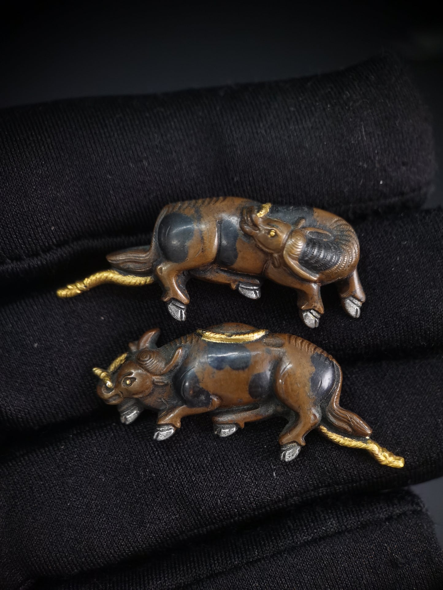 Japanese Type Farm cattle Menuki for Katana and Wakziashi Edo Period Antique C086