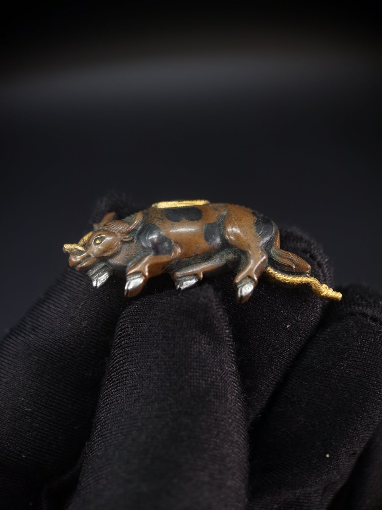 Japanese Type Farm cattle Menuki for Katana and Wakziashi Edo Period Antique C086