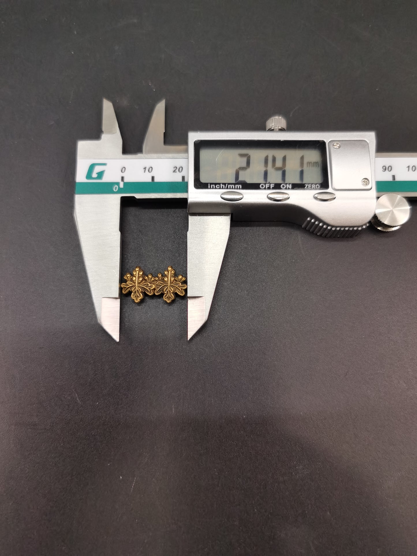 Japanese Type Kiri Mon Menuki for Wakziashi and Tanto C098