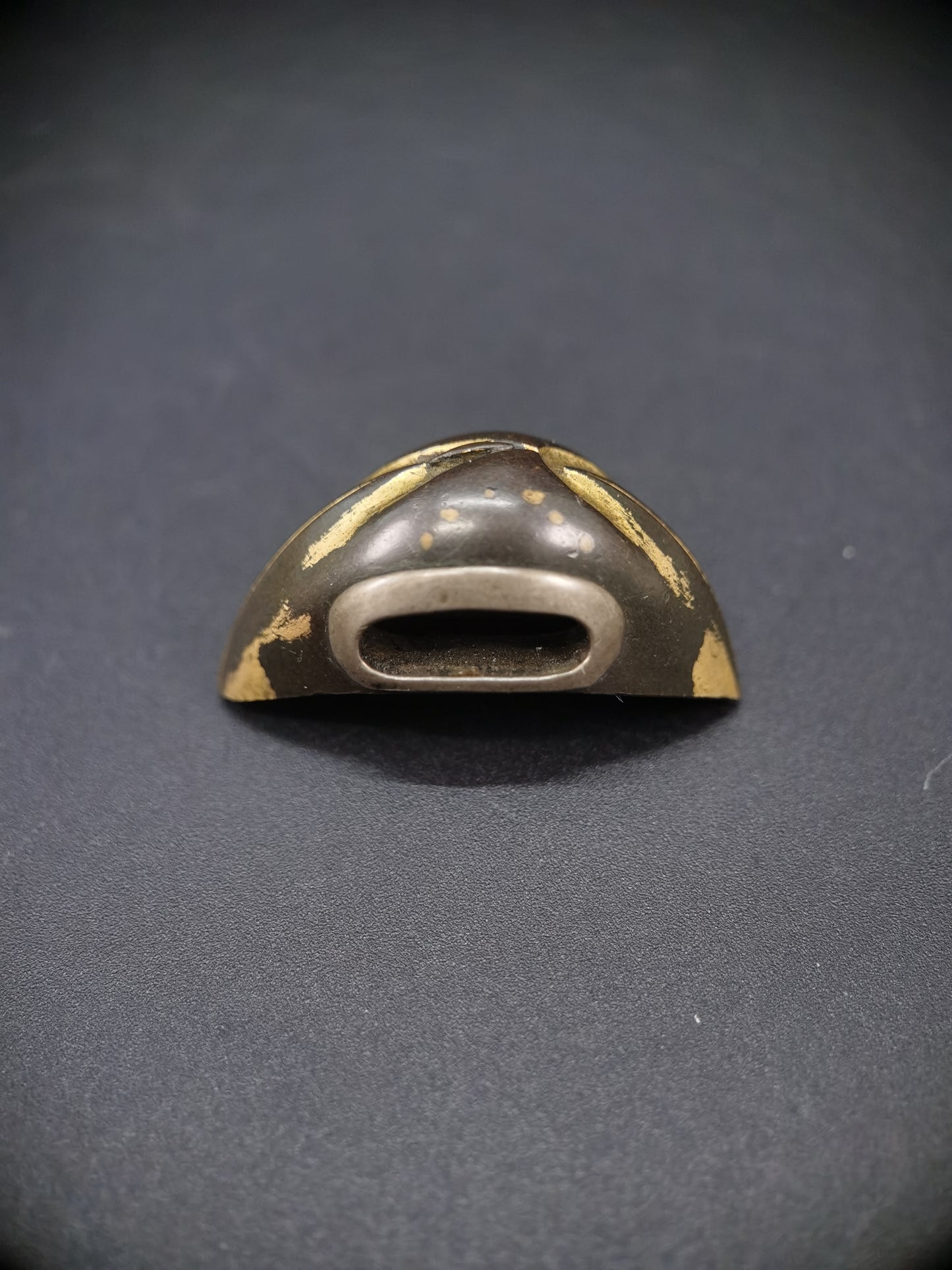 Japanese Shell-shaped Kurikata for Katana Wakziashi Tanto Edo Period Antique H010