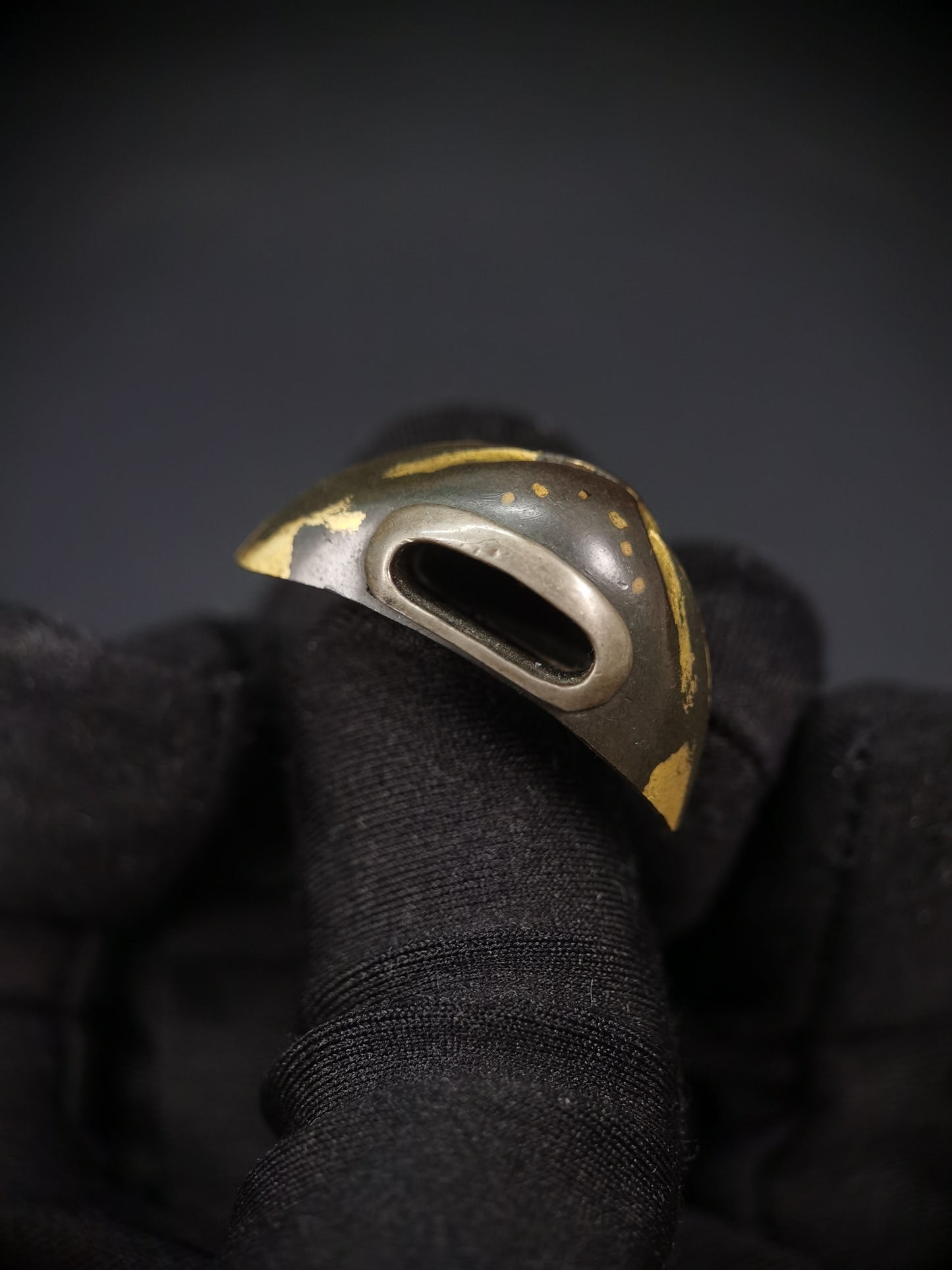 Japanese Shell-shaped Kurikata for Katana Wakziashi Tanto Edo Period Antique H010