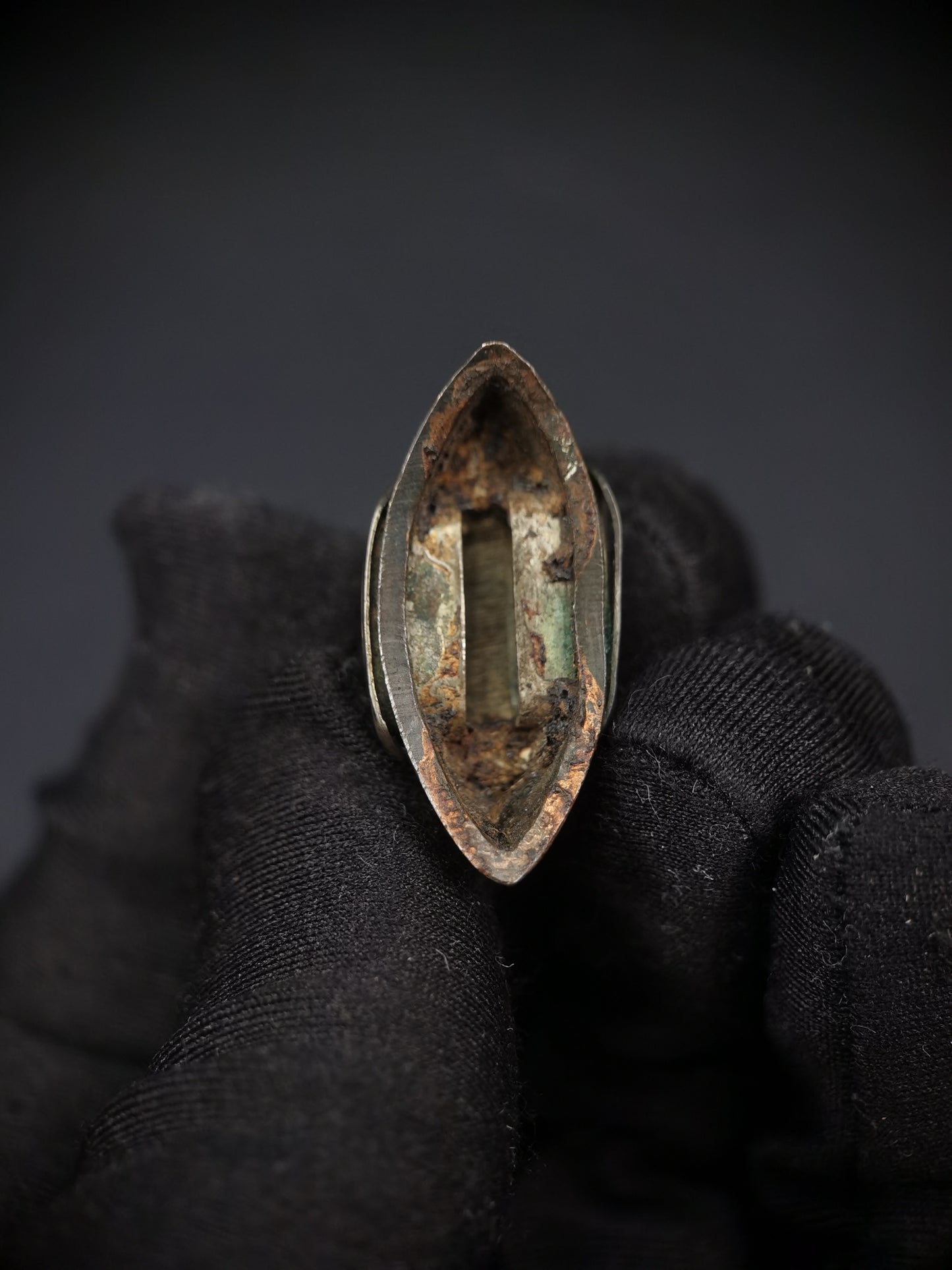 Japanese Shell-shaped Kurikata for Katana Wakziashi Tanto Edo Period Antique H010