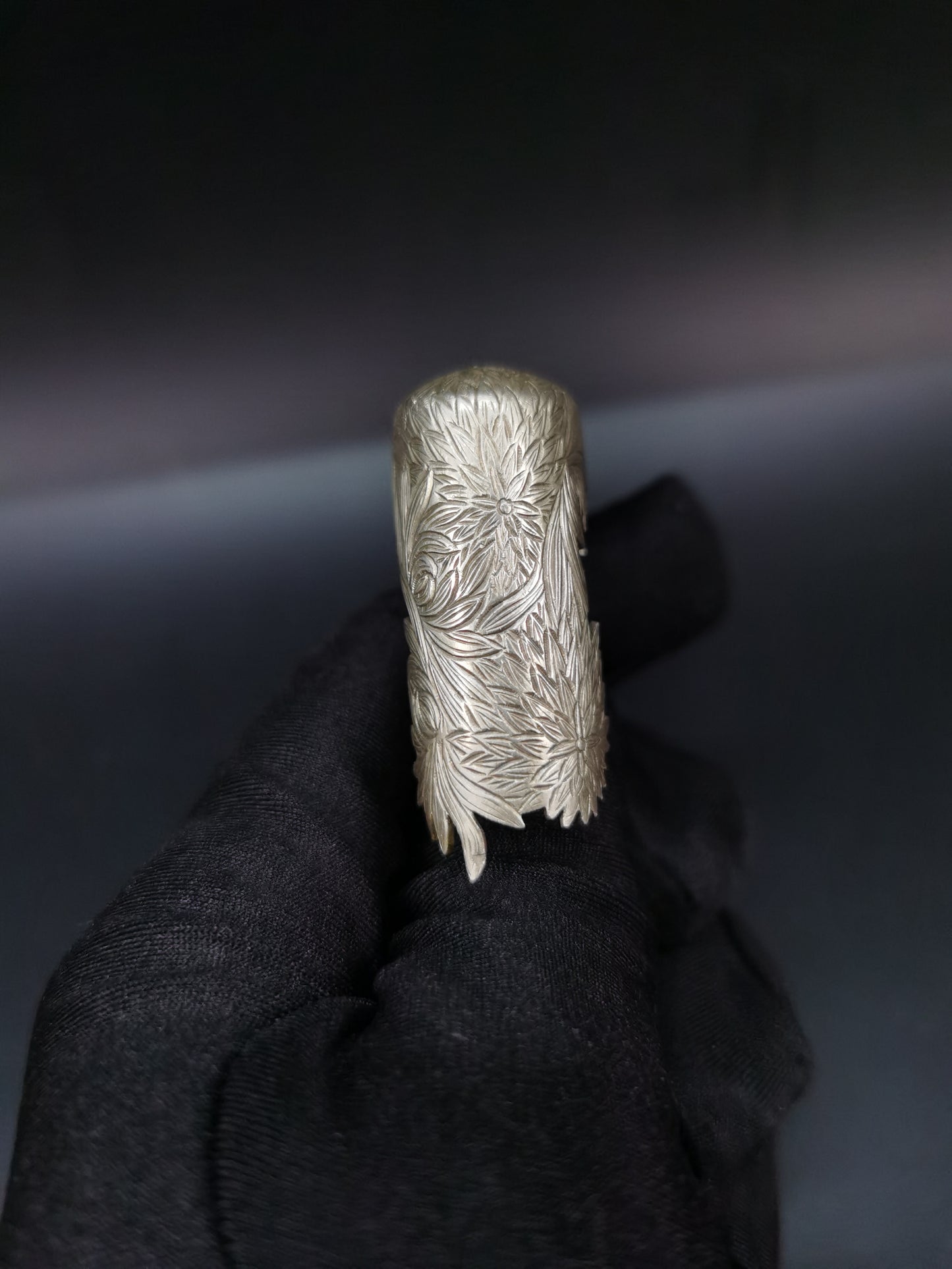 Japanese Pure Silver Chrysanthemum Full Pattern Kojiri for Katana Wakziashi Edo Period Antique I009