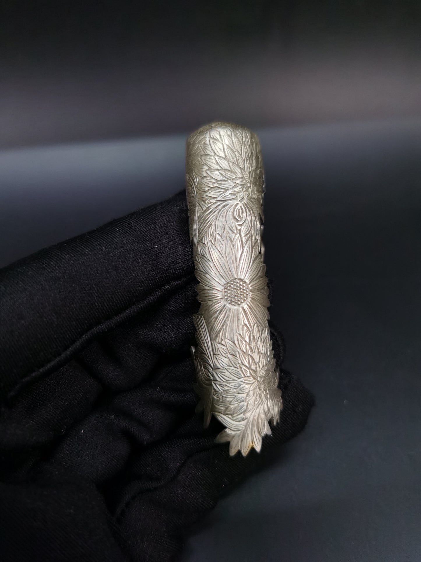 Japanese Pure Silver Chrysanthemum Full Pattern Kojiri for Katana Wakziashi Edo Period Antique I009