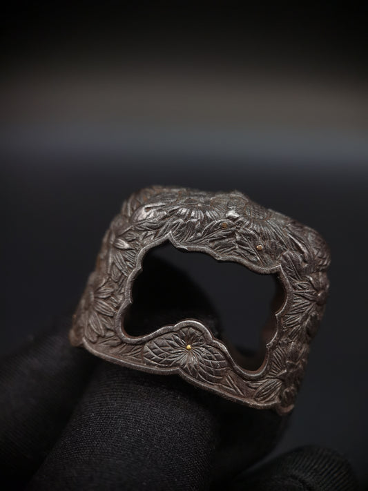 Japanese Iron Chrysanthemum Full Pattern Kojiri for Katana Wakziashi Edo Period Antique I013