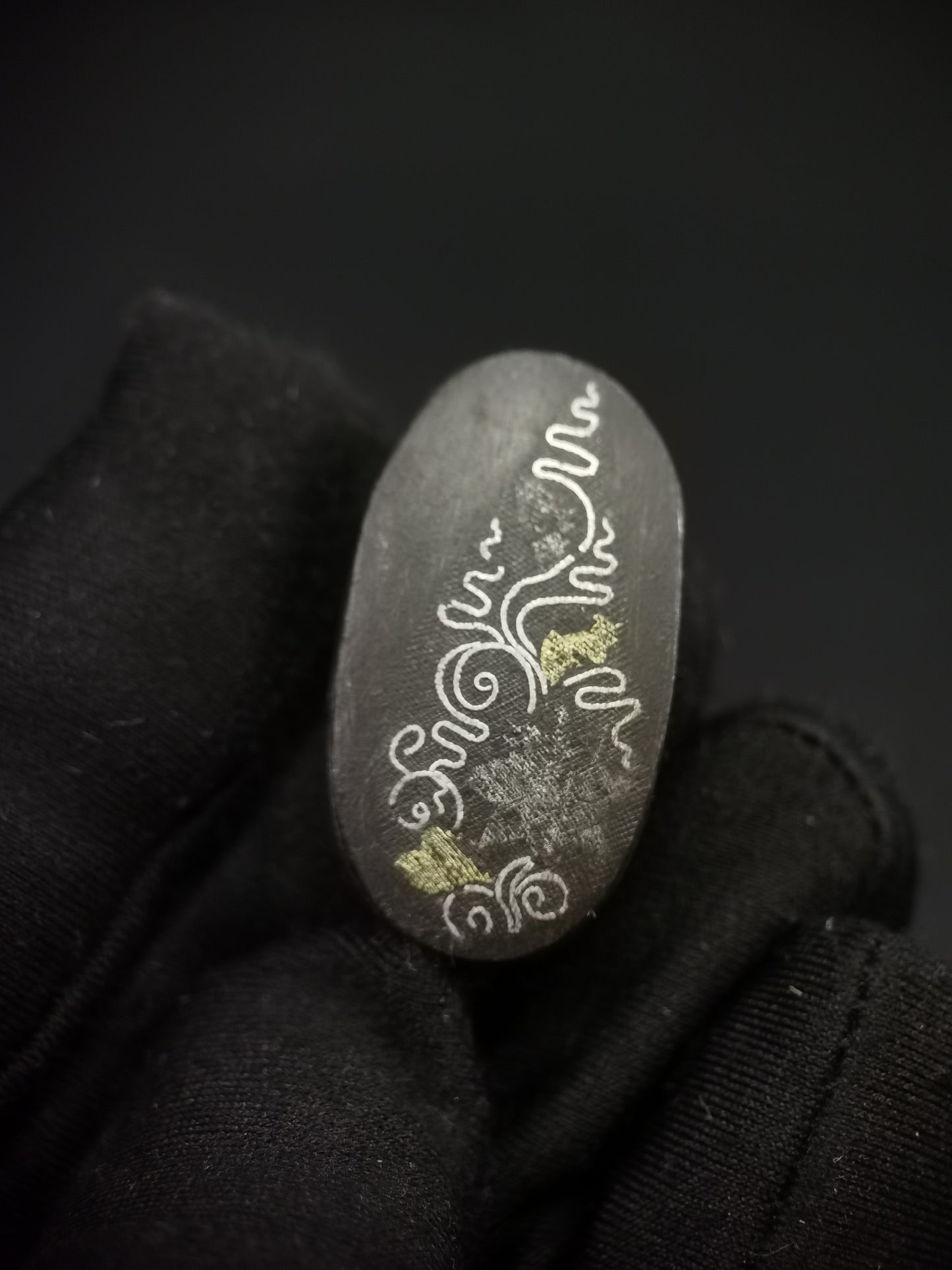 Japanese Karakusa Scroll Pattern Single Kashira for Katana Wakziashi Edo Period Antique G052