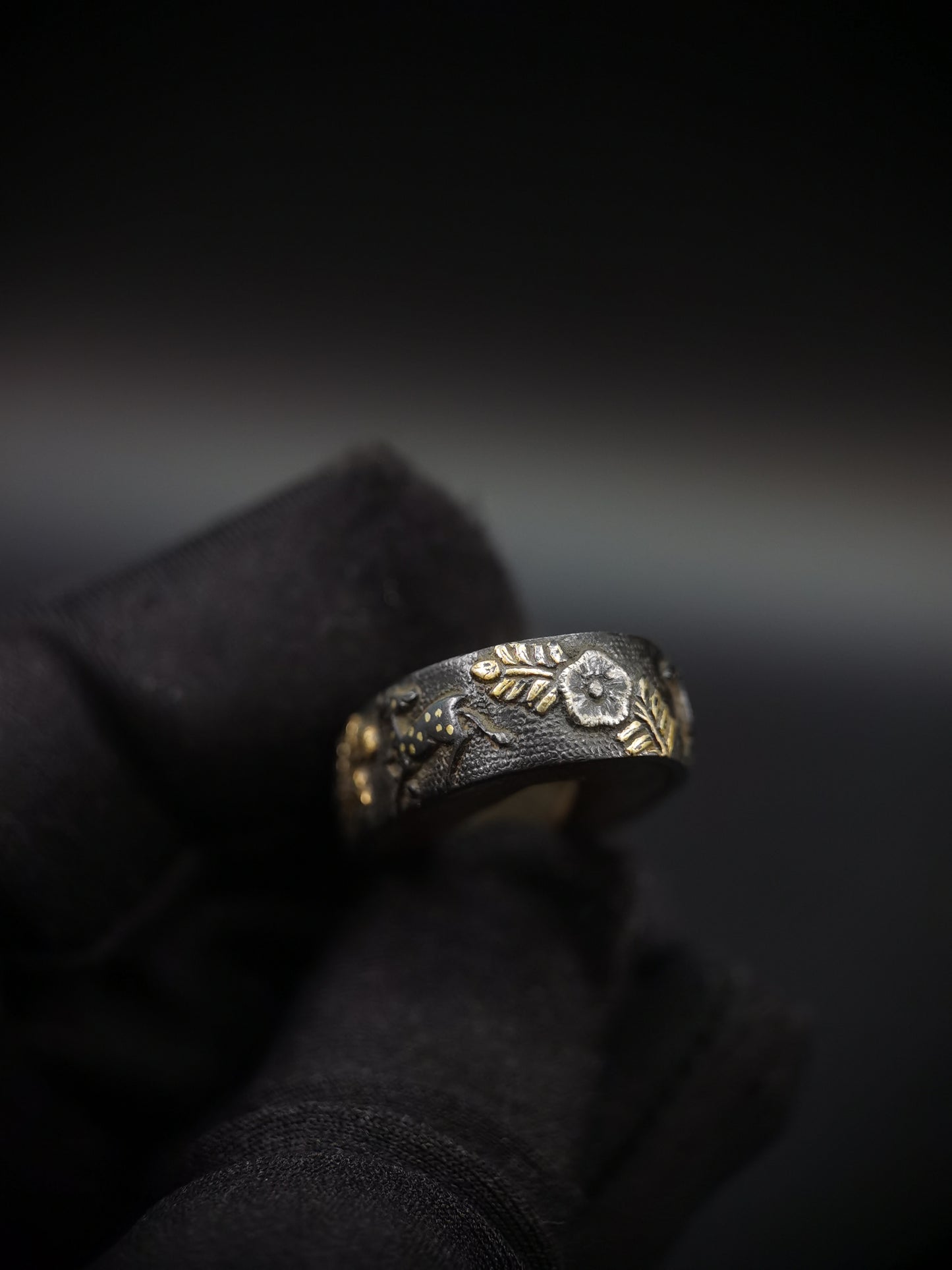 Japanese Sika Deer with Autumn Grass Pattern Single Fuchi for Katana Wakziashi Edo Period Antique F142