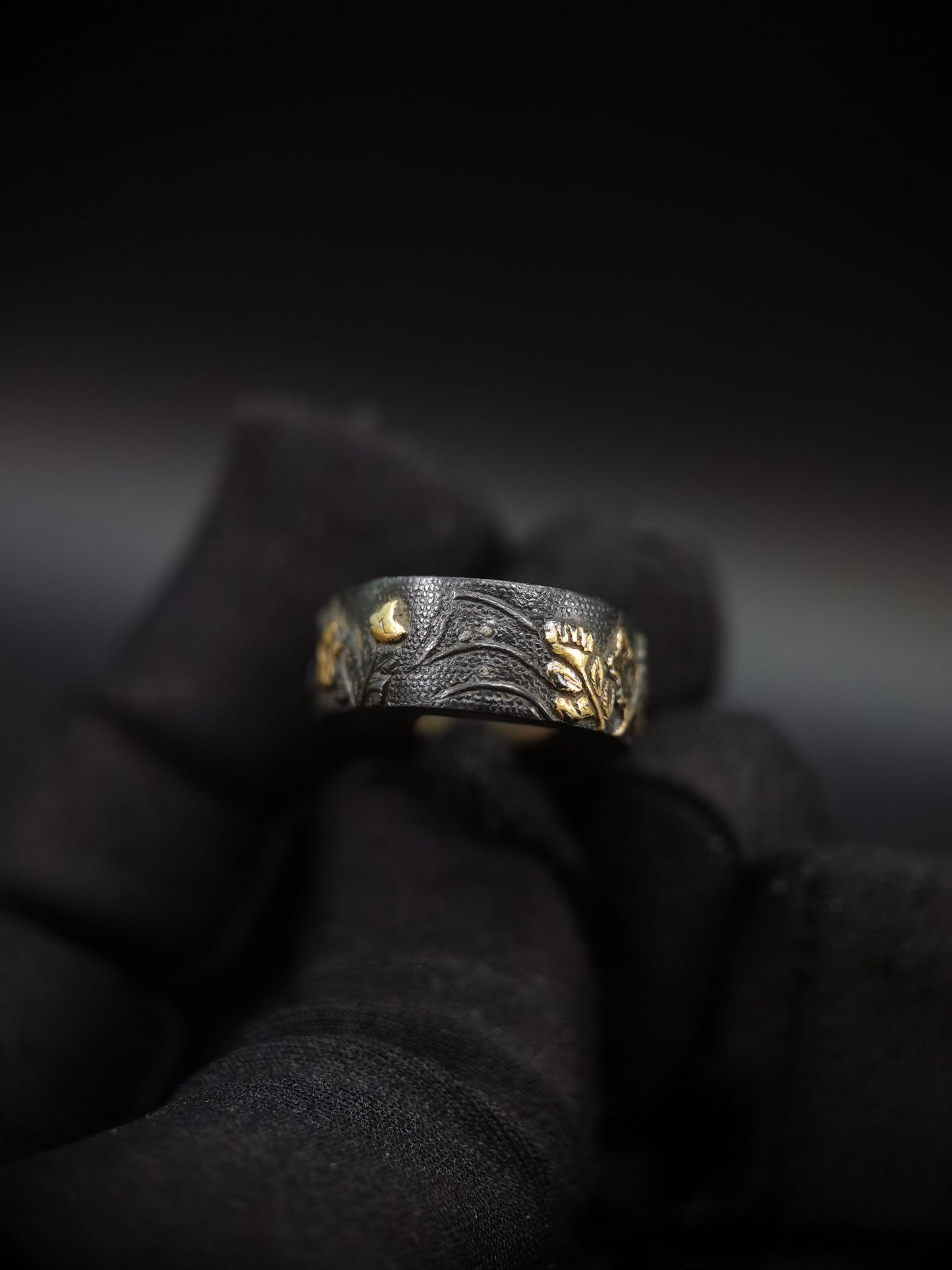 Japanese Sika Deer with Autumn Grass Pattern Single Fuchi for Katana Wakziashi Edo Period Antique F142