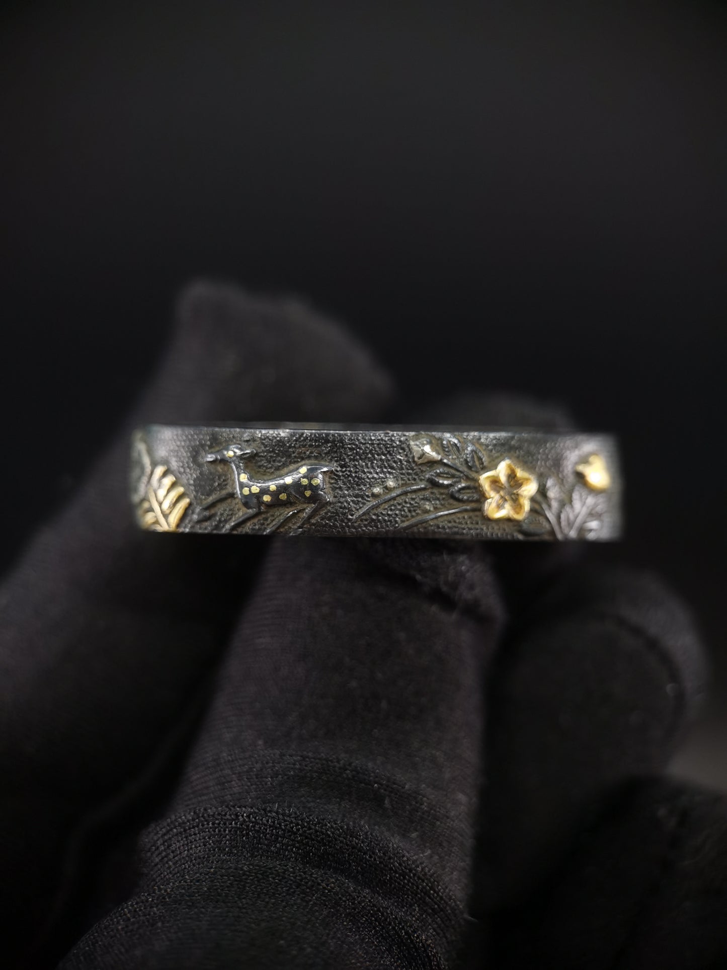 Japanese Sika Deer with Autumn Grass Pattern Single Fuchi for Katana Wakziashi Edo Period Antique F142