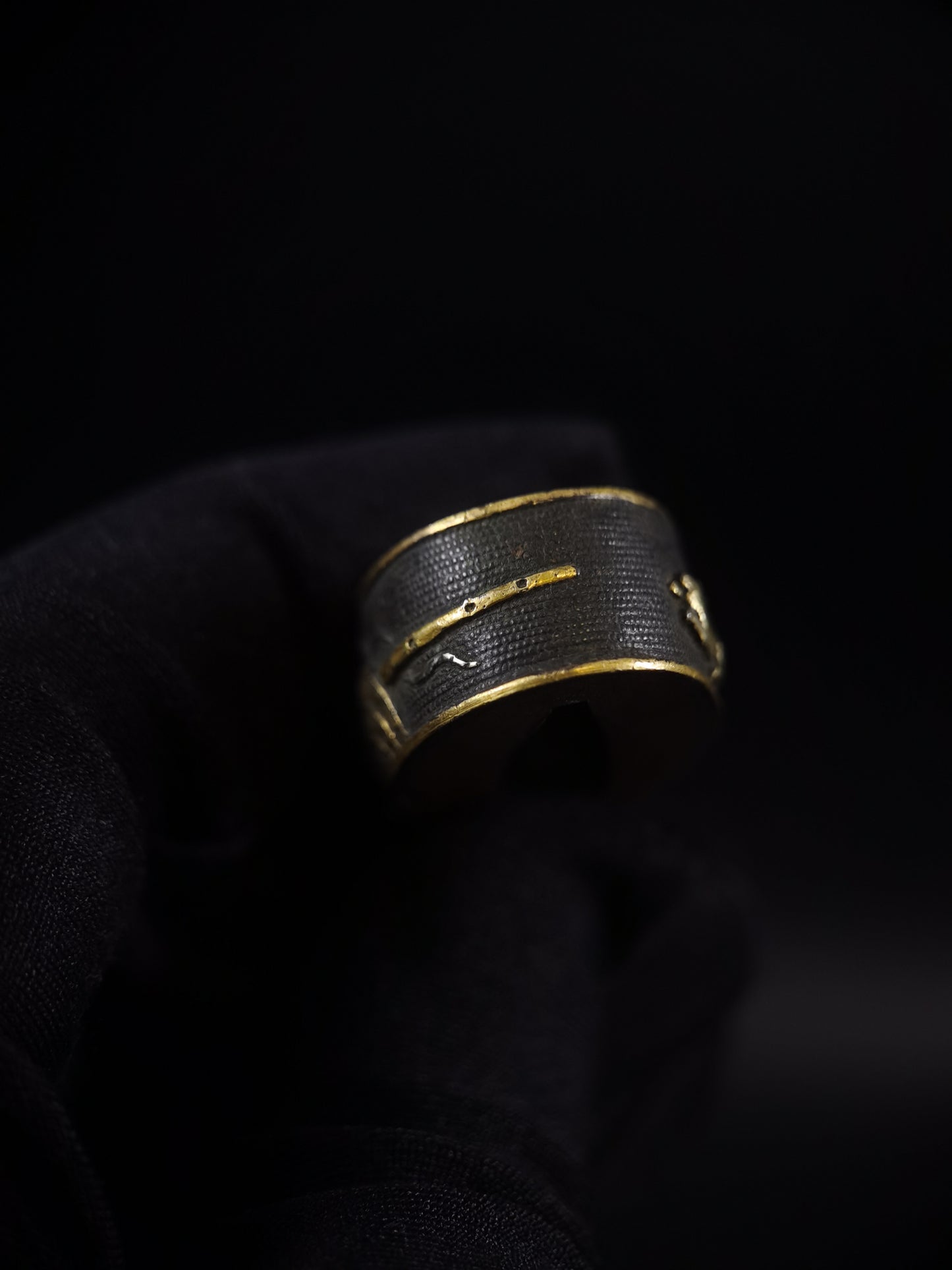 Japanese Straw Hat and Wooden Staff Pattern Single Fuchi for Katana Wakziashi Edo Period Antique F151