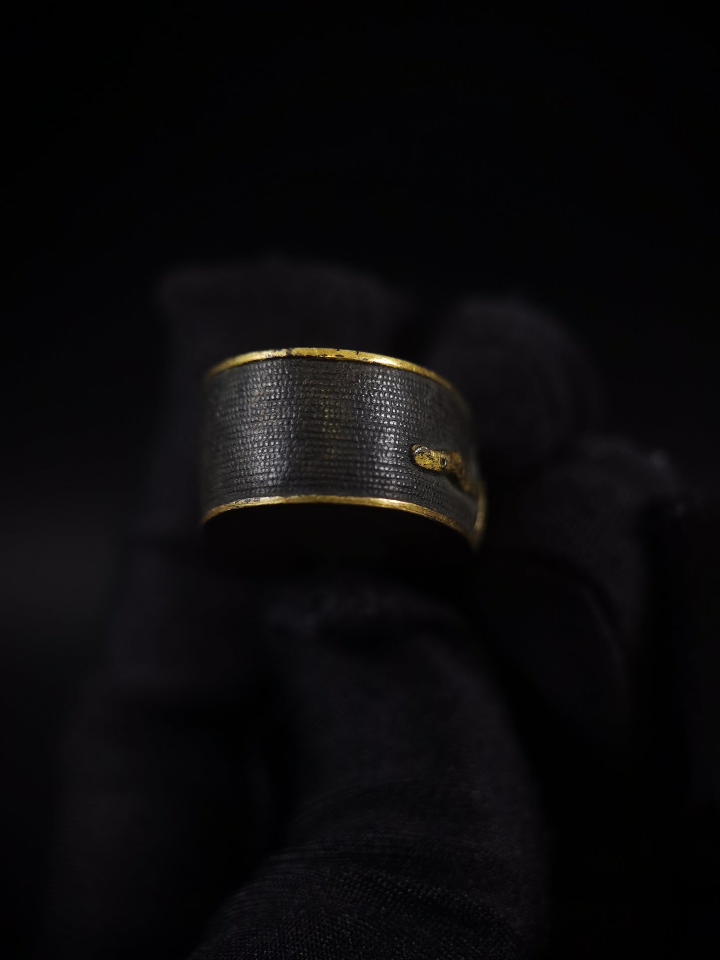 Japanese Straw Hat and Wooden Staff Pattern Single Fuchi for Katana Wakziashi Edo Period Antique F151