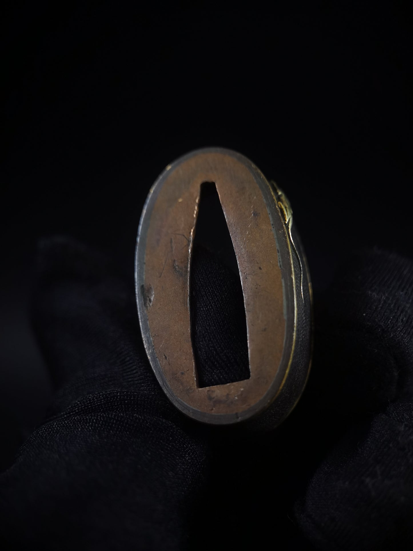 Japanese Straw Hat and Wooden Staff Pattern Single Fuchi for Katana Wakziashi Edo Period Antique F151