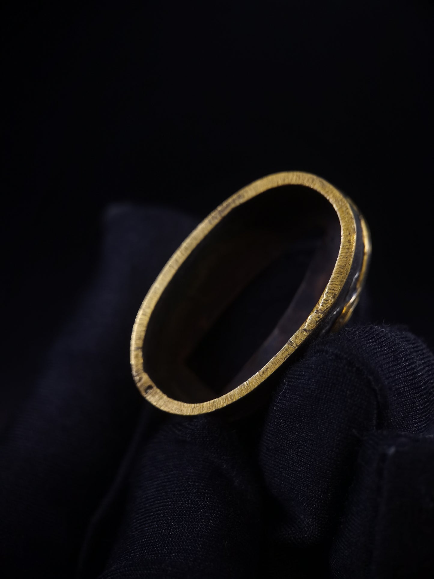 Japanese Straw Hat and Wooden Staff Pattern Single Fuchi for Katana Wakziashi Edo Period Antique F151