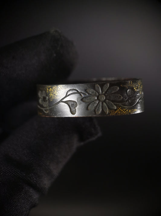 Japanese Flower Pattern Single Fuchi for Katana Wakziashi Edo Period Antique F152