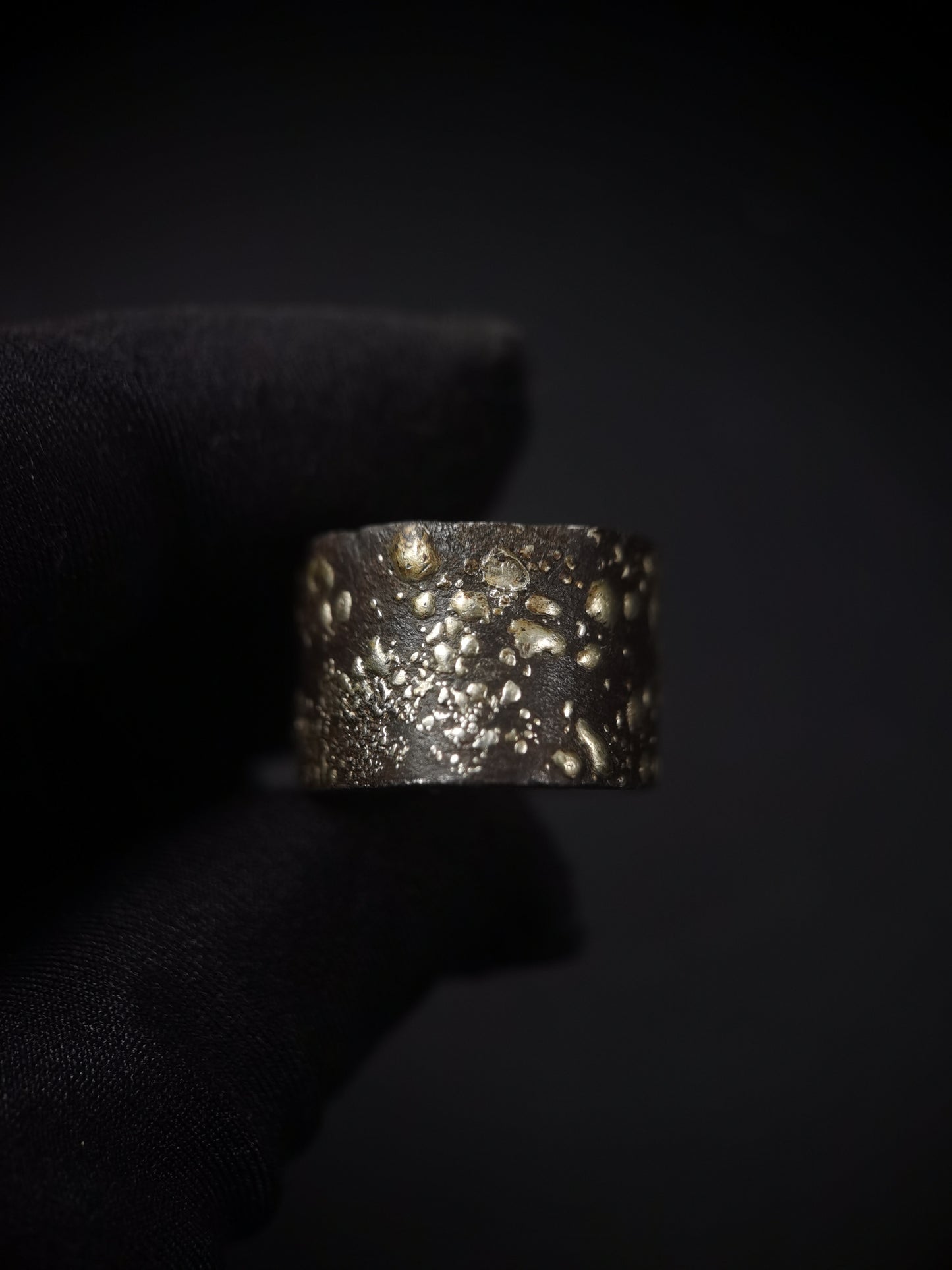 Japanese Iron Ground with Sprinkled Silver Single Fuchi for Katana Wakziashi Edo Period Antique F156