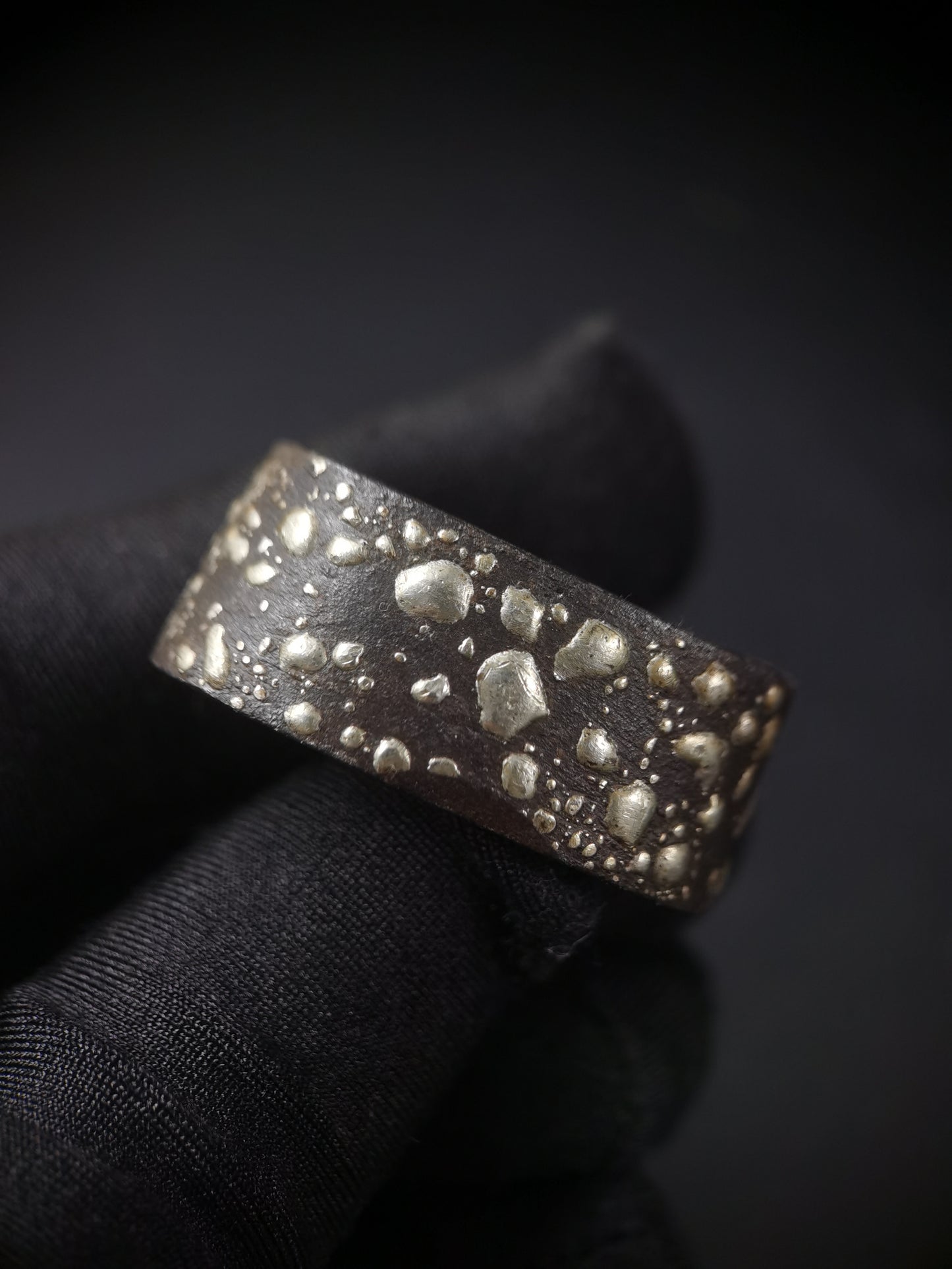 Japanese Iron Ground with Sprinkled Silver Single Fuchi for Katana Wakziashi Edo Period Antique F156