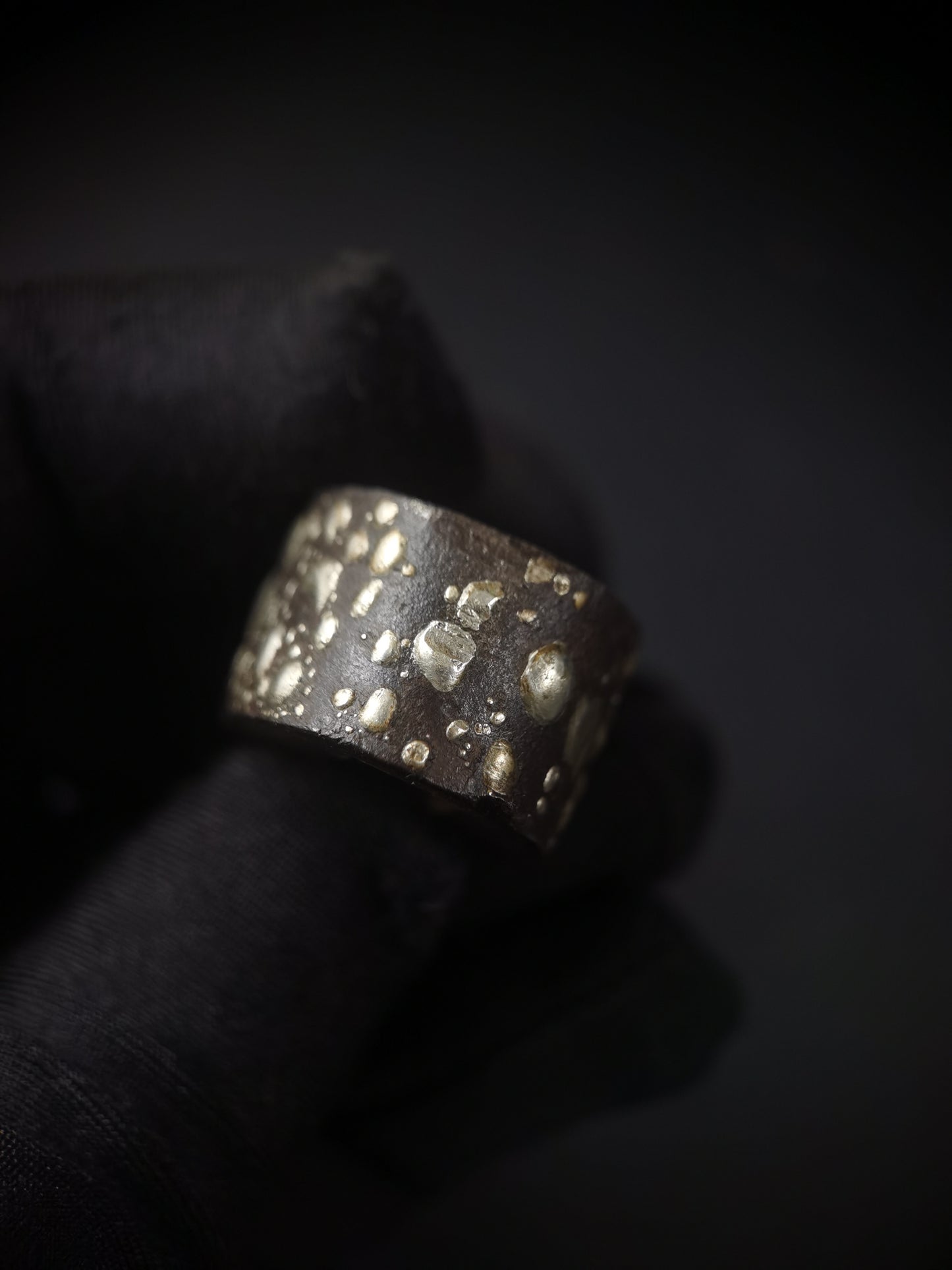 Japanese Iron Ground with Sprinkled Silver Single Fuchi for Katana Wakziashi Edo Period Antique F156