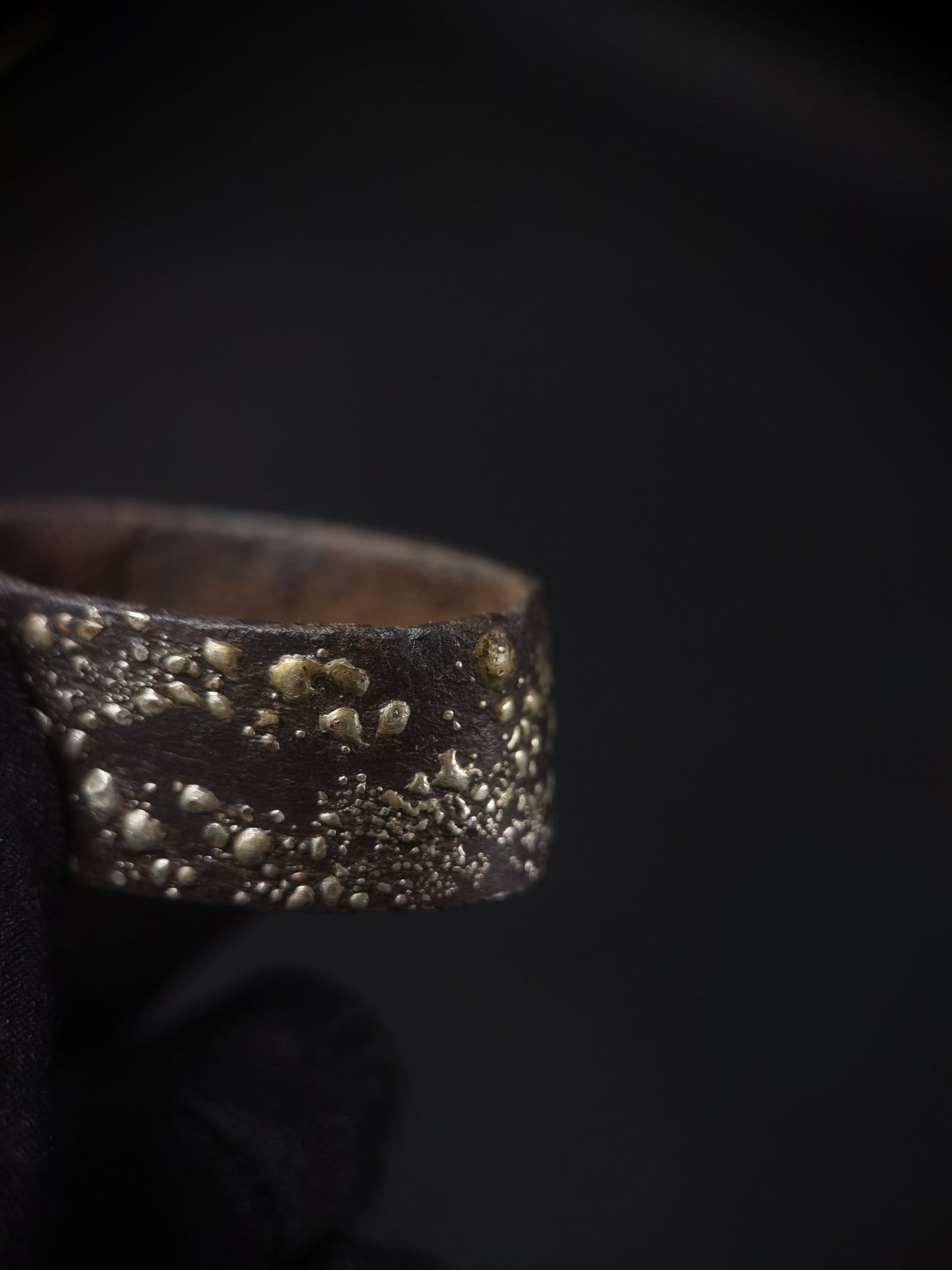 Japanese Iron Ground with Sprinkled Silver Single Fuchi for Katana Wakziashi Edo Period Antique F156