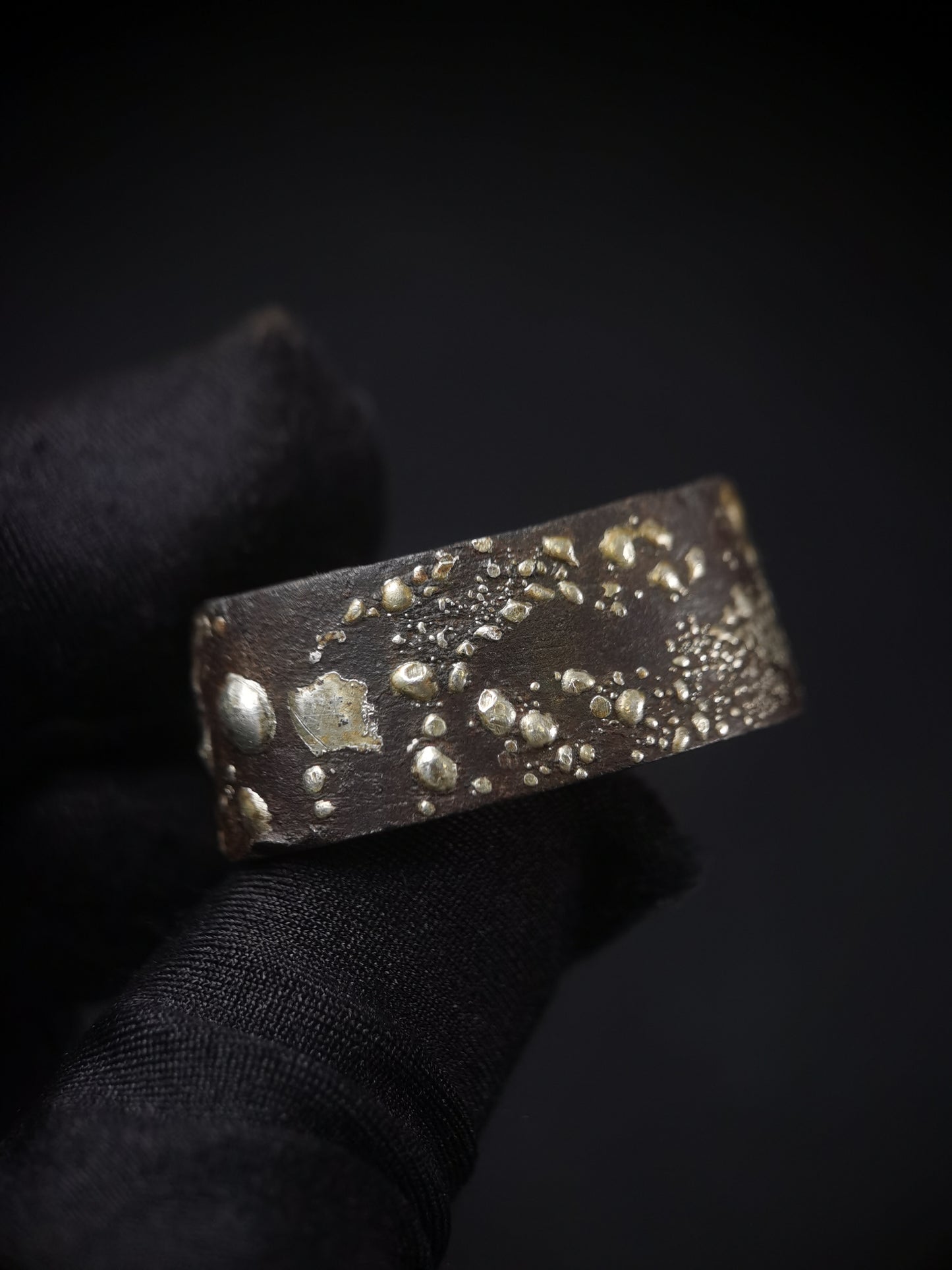 Japanese Iron Ground with Sprinkled Silver Single Fuchi for Katana Wakziashi Edo Period Antique F156