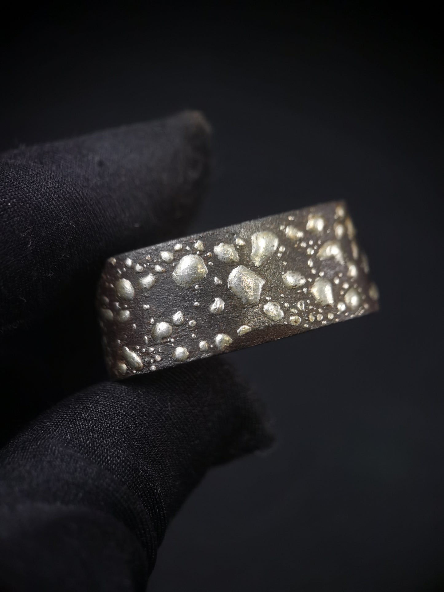 Japanese Iron Ground with Sprinkled Silver Single Fuchi for Katana Wakziashi Edo Period Antique F156