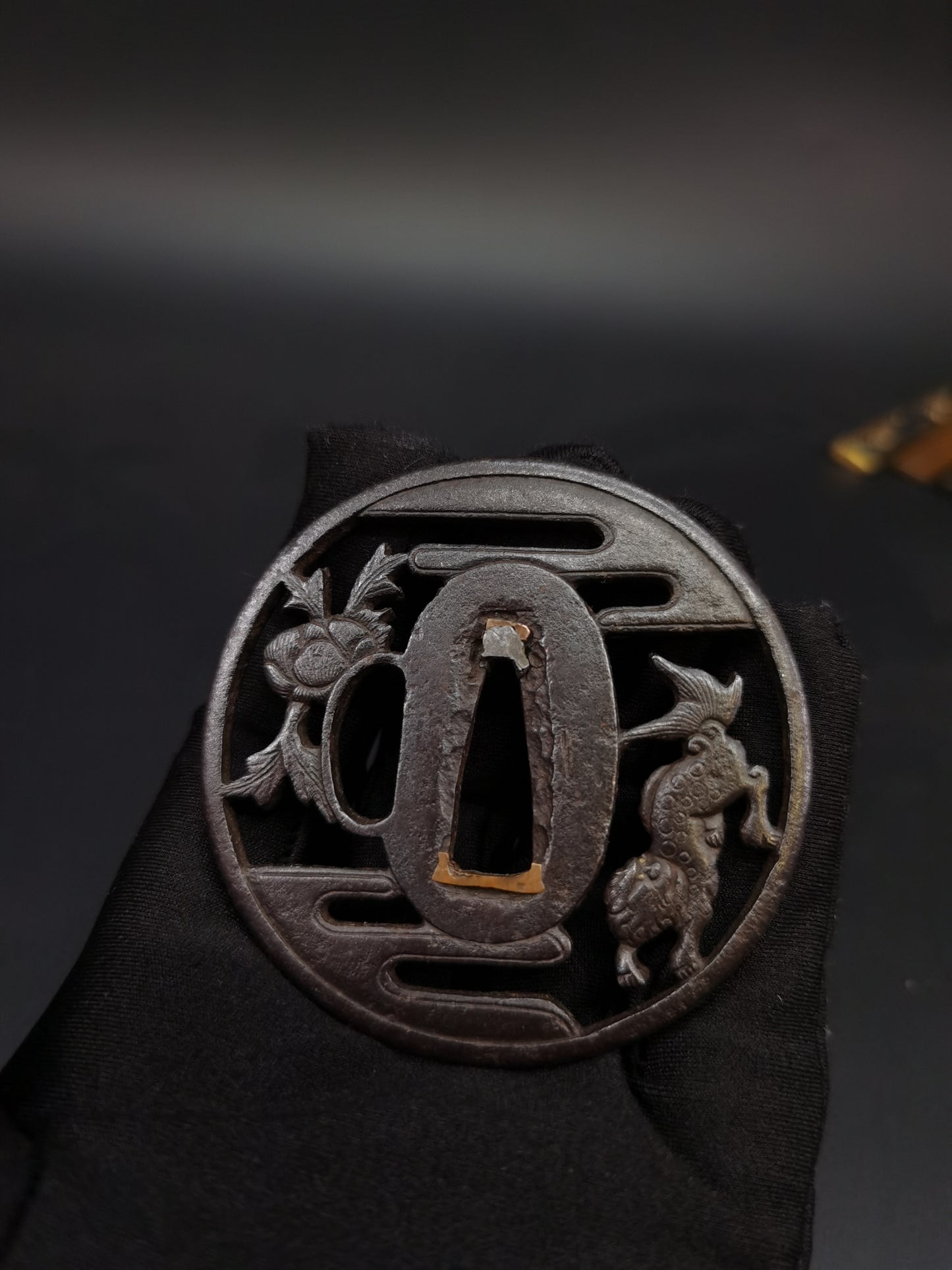 Japanese Lion Dog and Peony Tsuba for Wakzaishi Tanto Edo Period Antique A159