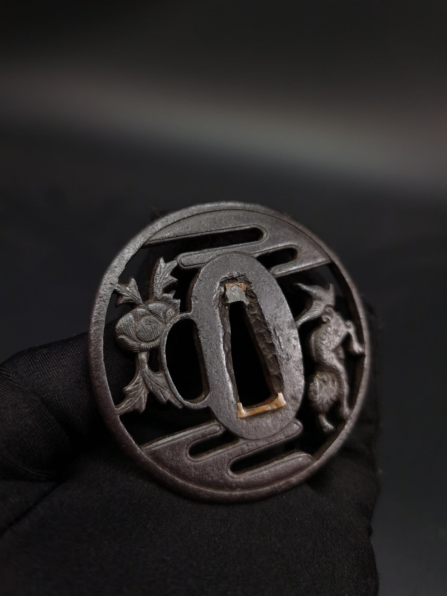 Japanese Lion Dog and Peony Tsuba for Wakzaishi Tanto Edo Period Antique A159