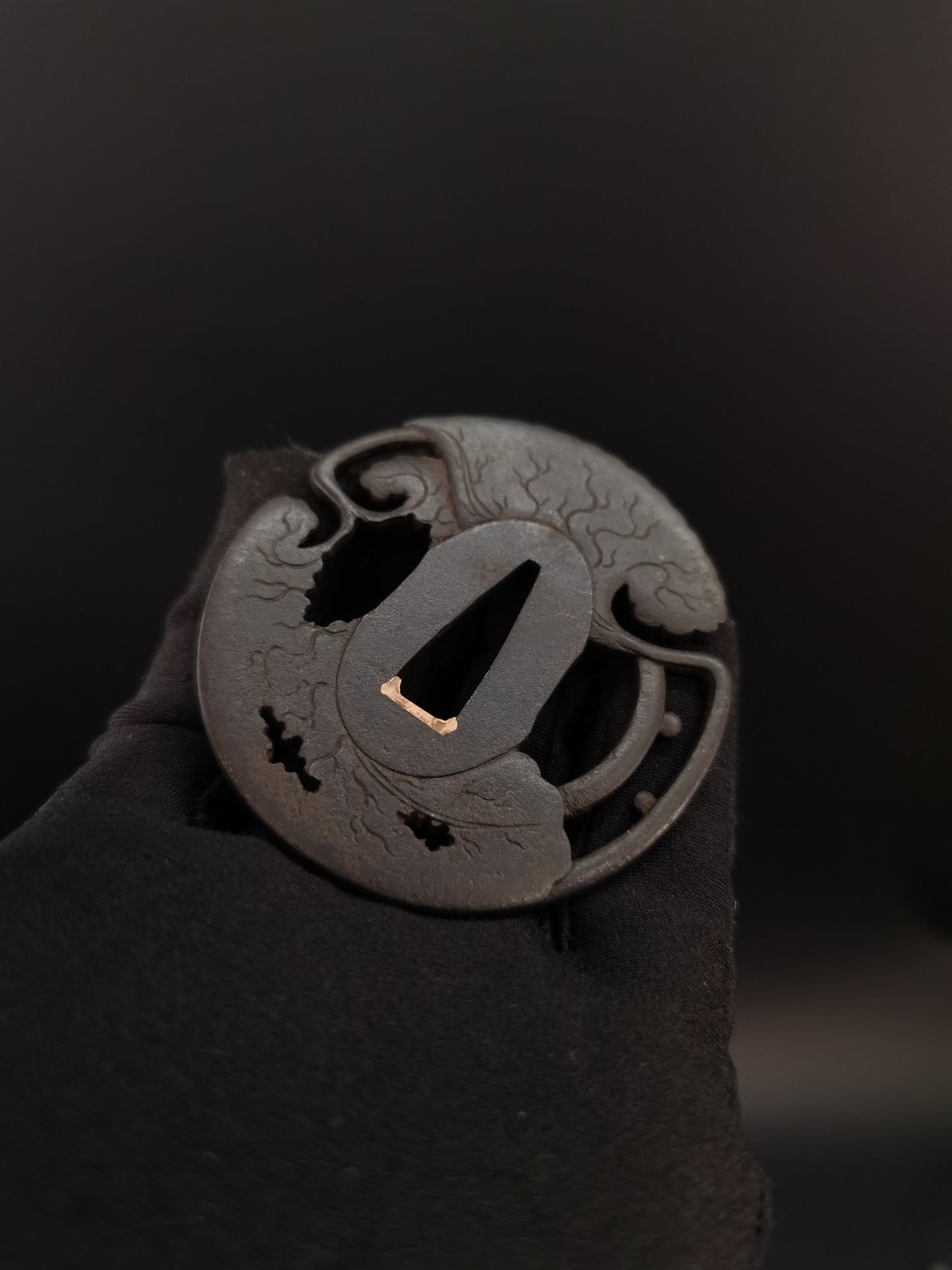 Japanese Leaves Pattern Tsuba for Wakzaishi Edo Period Antique A176