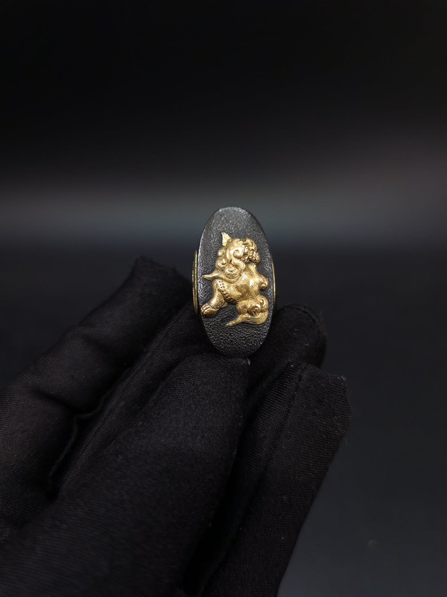 Japanese Lion Dog Pattern Fuchi Kashira for Katana and Wakziashi Edo Period Antique B090