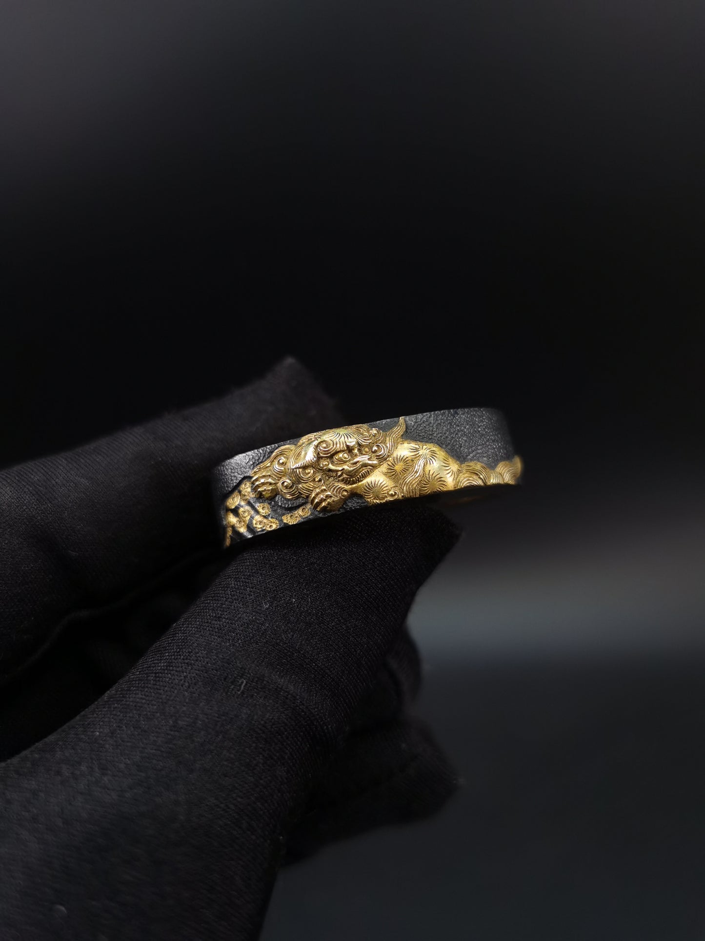 Japanese Lion Dog Pattern Fuchi Kashira for Katana and Wakziashi Edo Period Antique B090