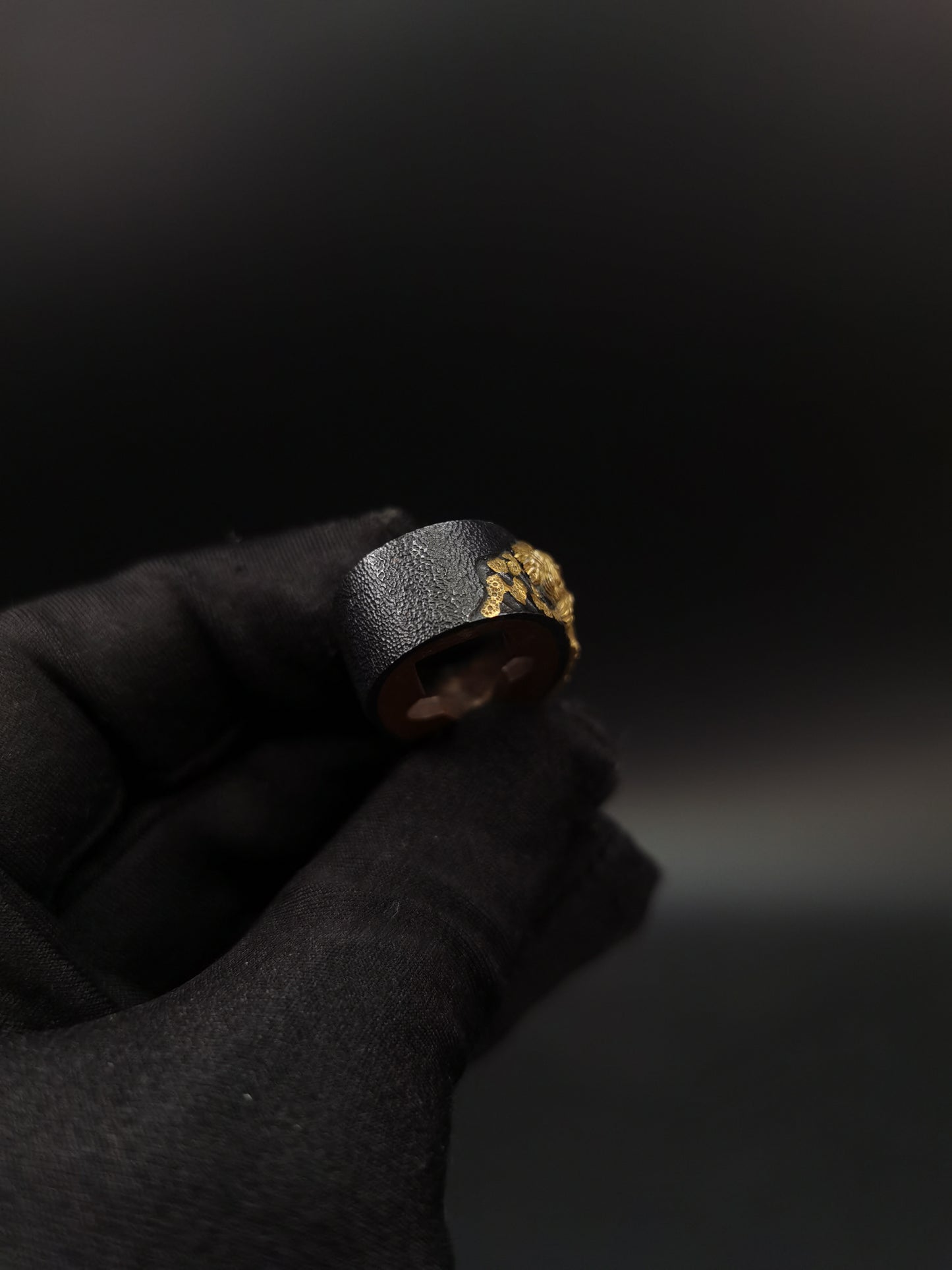 Japanese Lion Dog Pattern Fuchi Kashira for Katana and Wakziashi Edo Period Antique B090