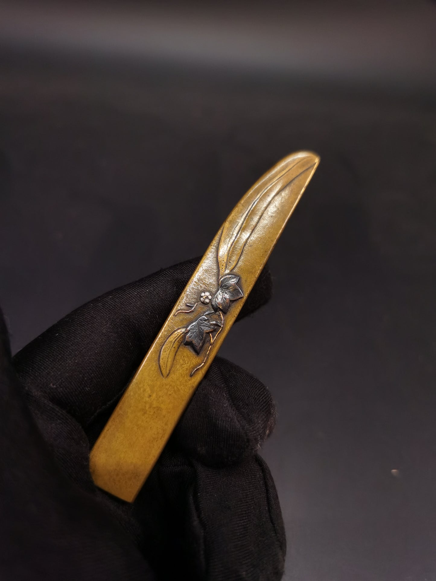 Japanese Legume Pod Pattern Kozuka for wakziashi and tanto Edo period antique D108