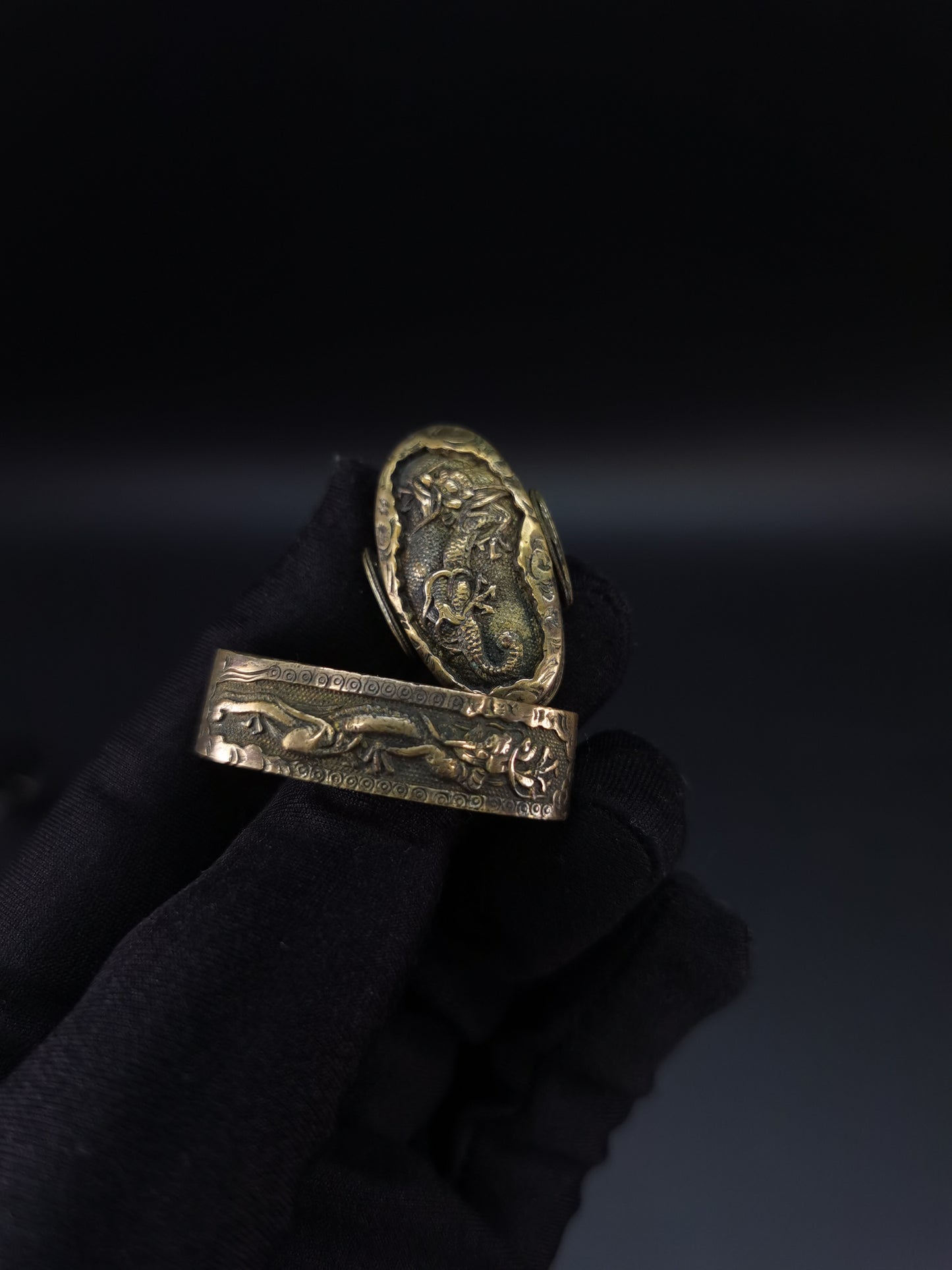 Japanese Dragon Pattern Fuchi & Kashira for Katana and Wakziashi Edo Period Antique B098