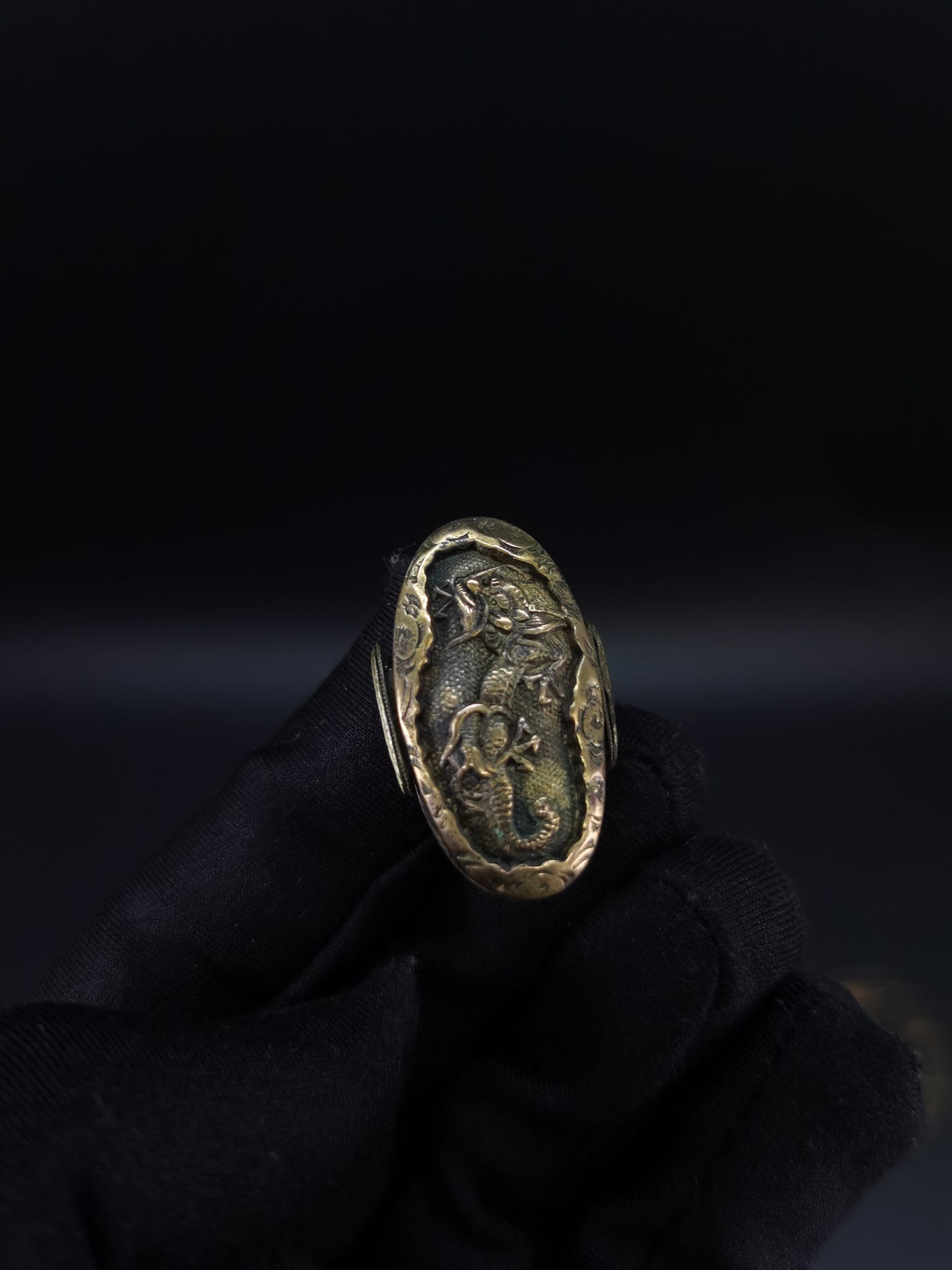 Japanese Dragon Pattern Fuchi & Kashira for Katana and Wakziashi Edo Period Antique B098