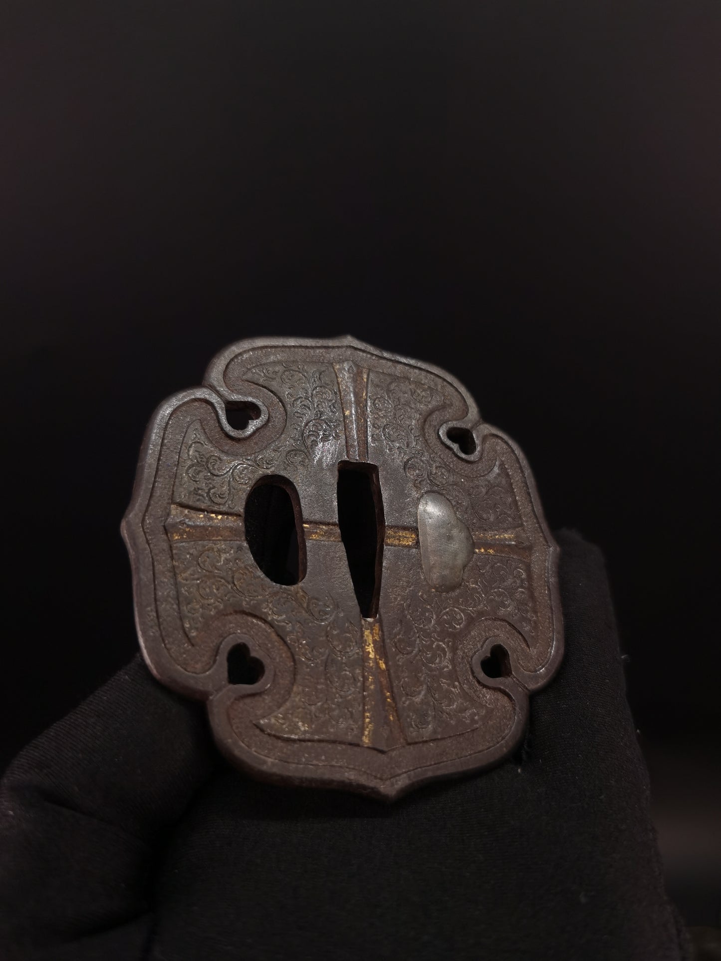 Japanese Curling Grass Pattern Tsuba for Tachi and Hand-tachi Edo Period A194