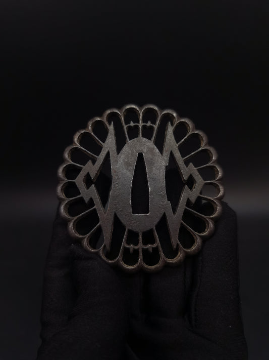 Japanese chrysanthemum Tsuba for Katana and Wakziashi Edo Period Antique A201