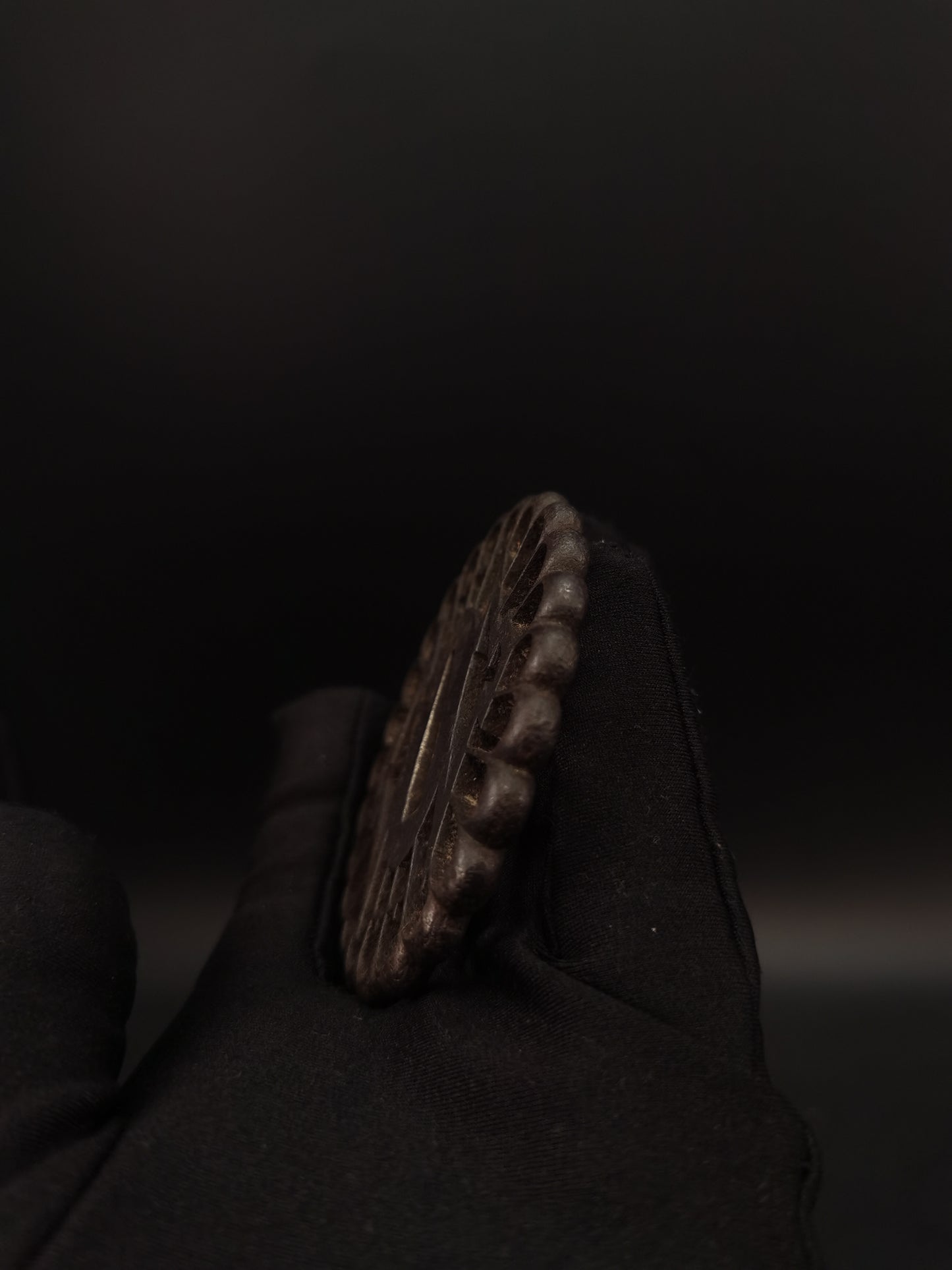 Japanese chrysanthemum Tsuba for Katana and Wakziashi Edo Period Antique A201