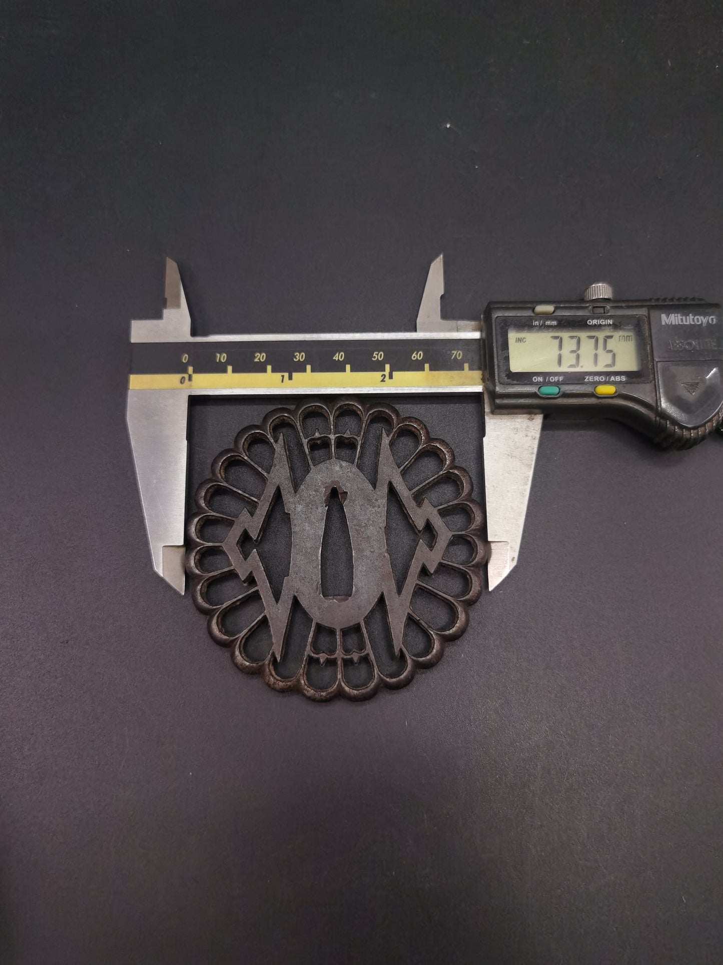 Japanese chrysanthemum Tsuba for Katana and Wakziashi Edo Period Antique A201
