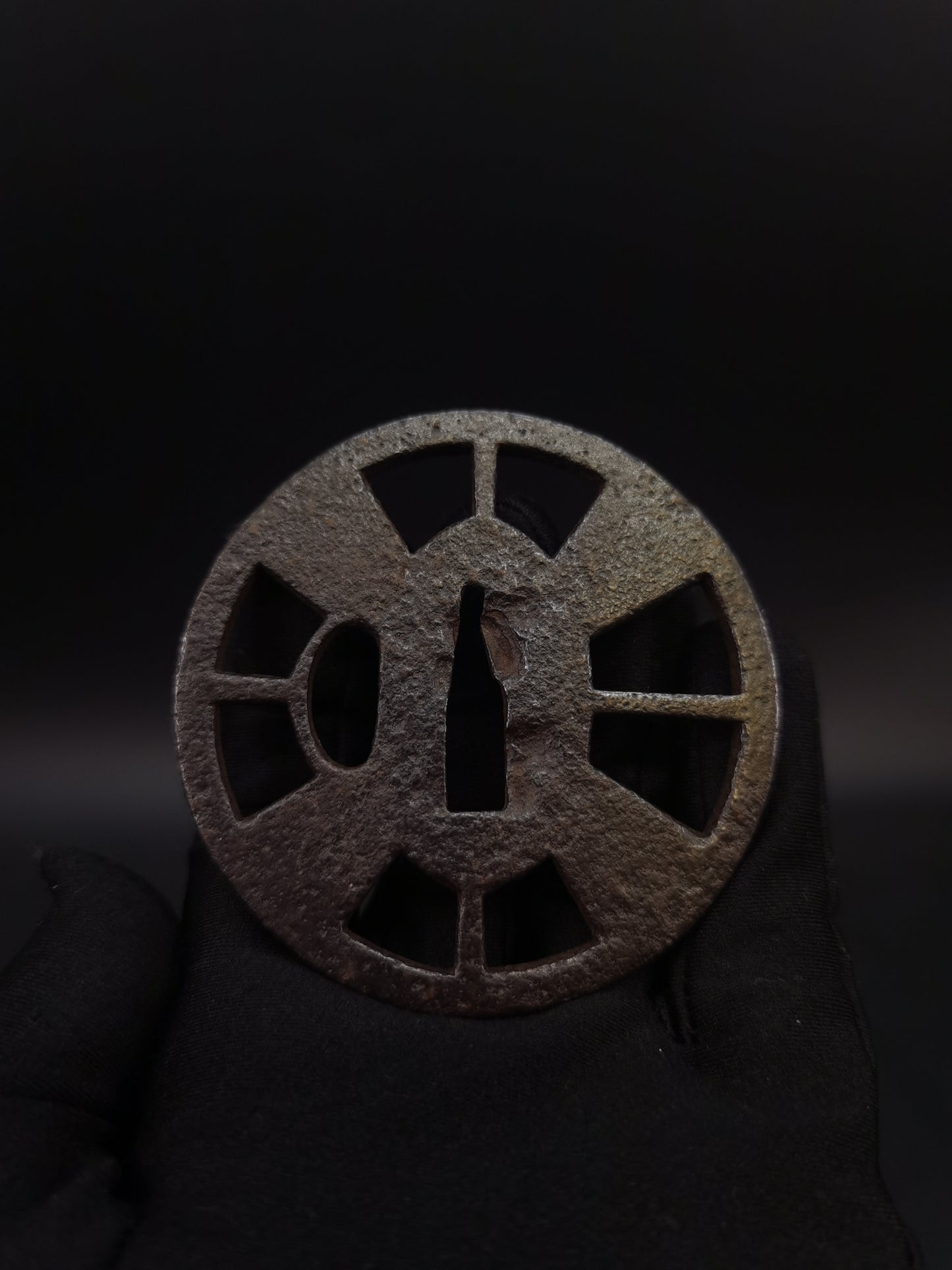 Japanese Wheel Pattern Tsuba for Wakziashi Edo Period Antique A202