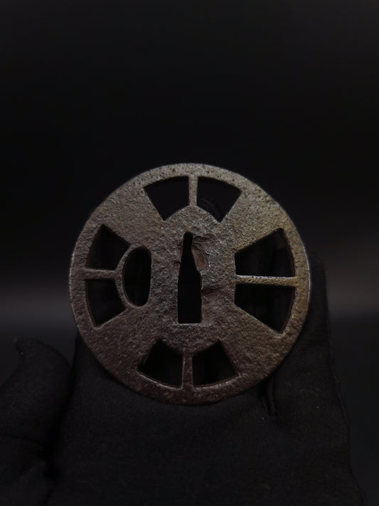 Japanese Wheel Pattern Tsuba for Wakziashi Edo Period Antique A202